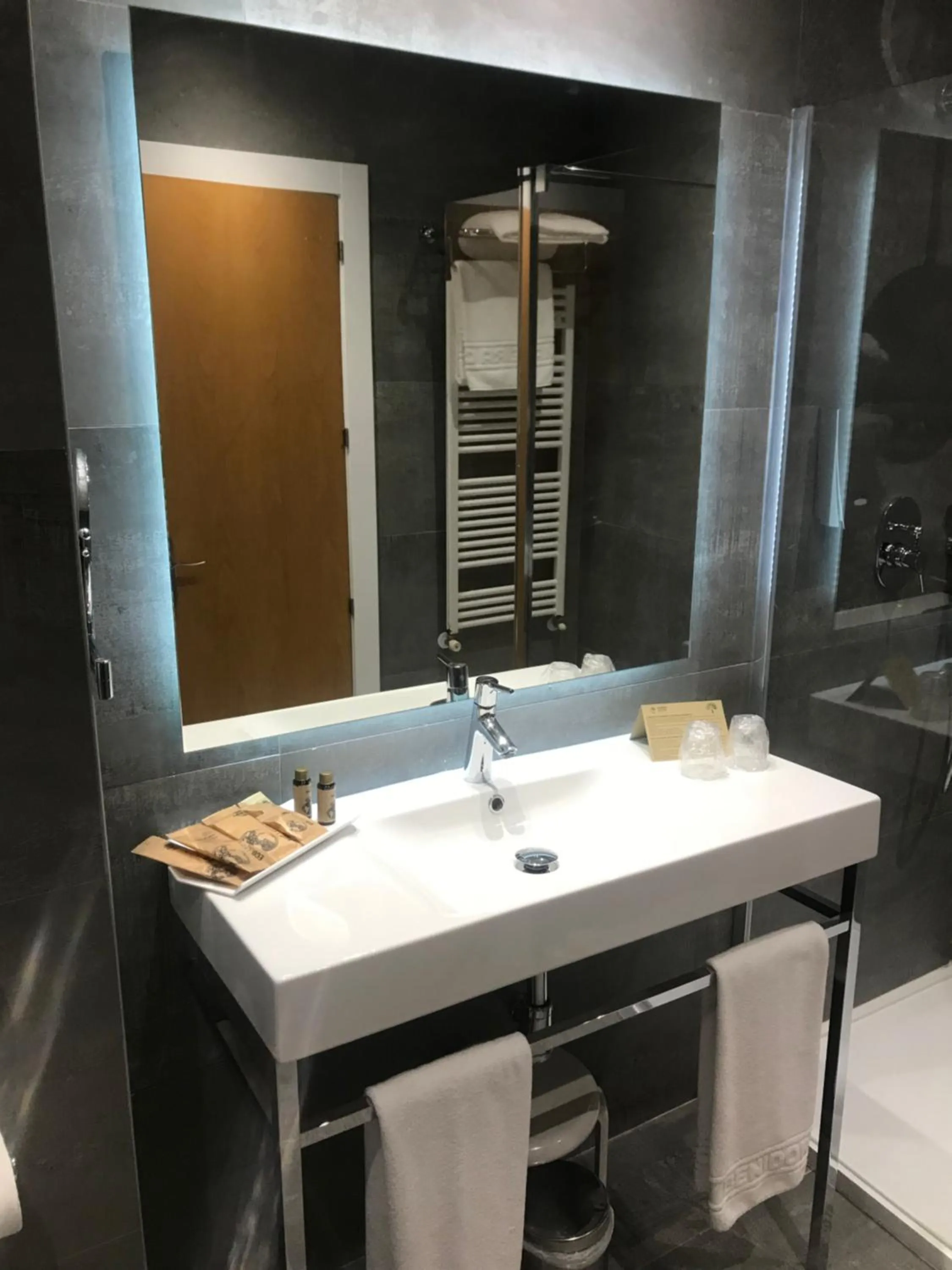 Shower in Hotel Madeira Centro