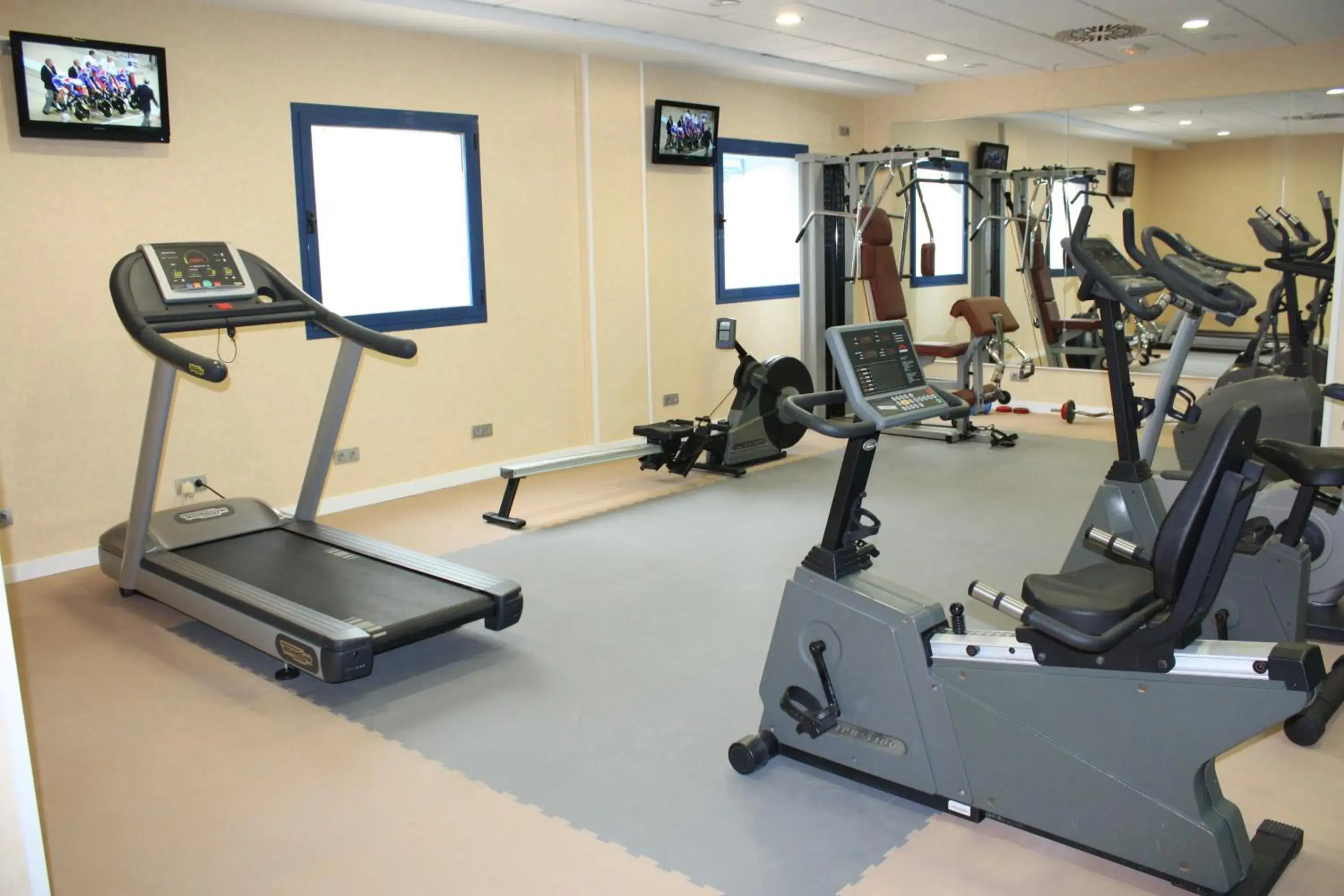 Fitness centre/facilities in Hotel Madeira Centro Fitness centre/facilities in Hotel Madeira Centro