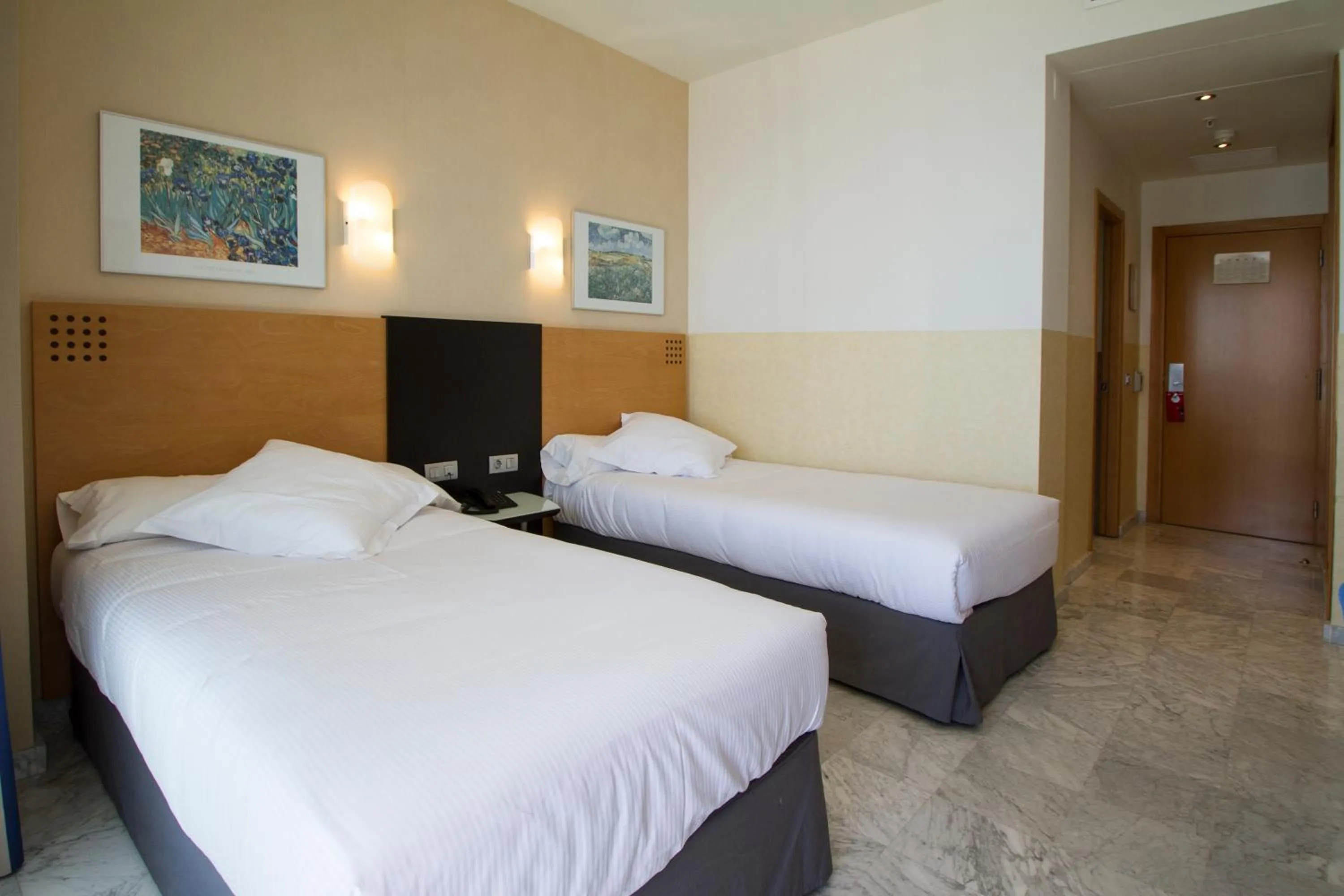 Bedroom, Bed in Hotel Madeira Centro