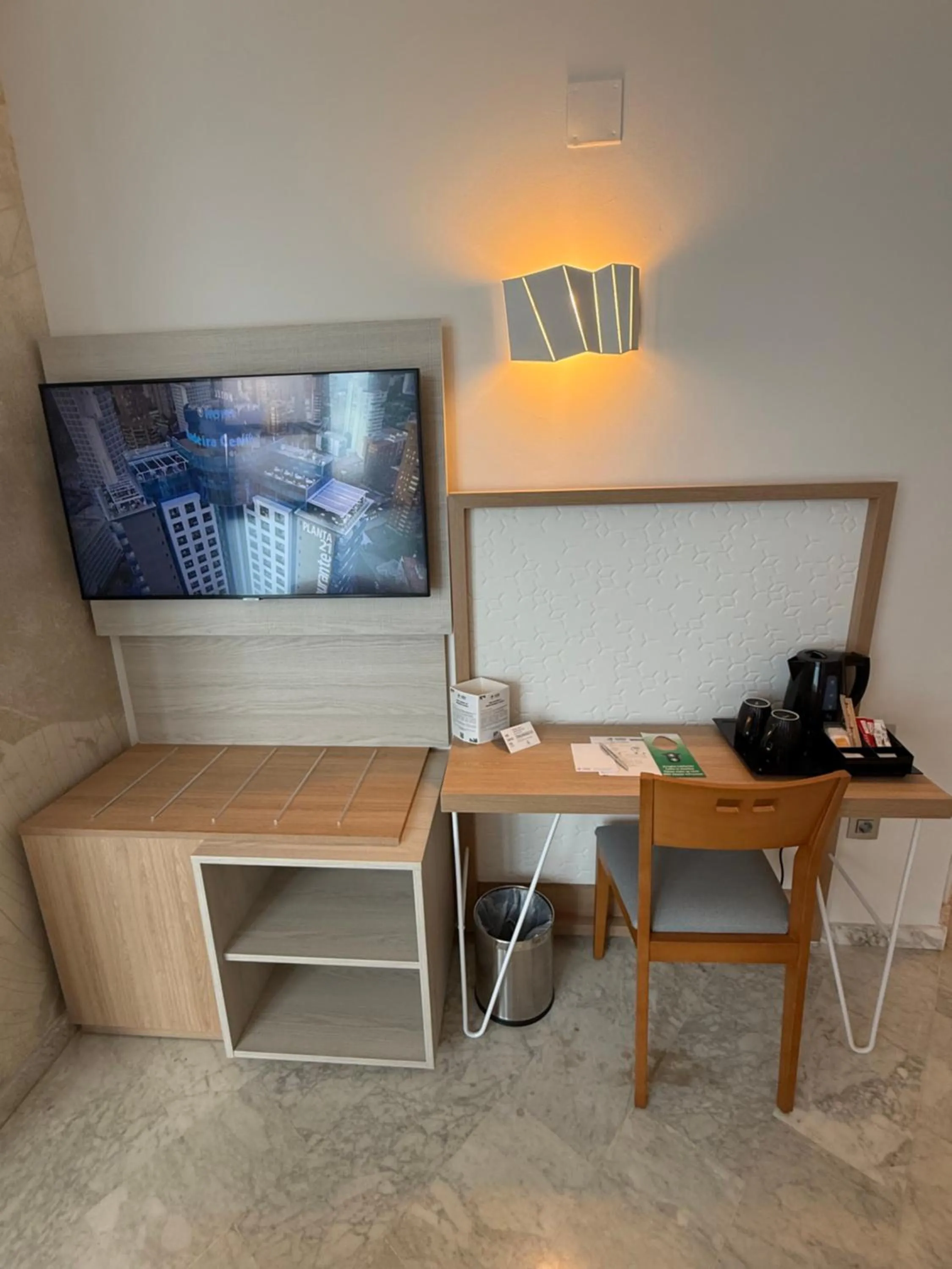 TV and multimedia in Hotel Madeira Centro