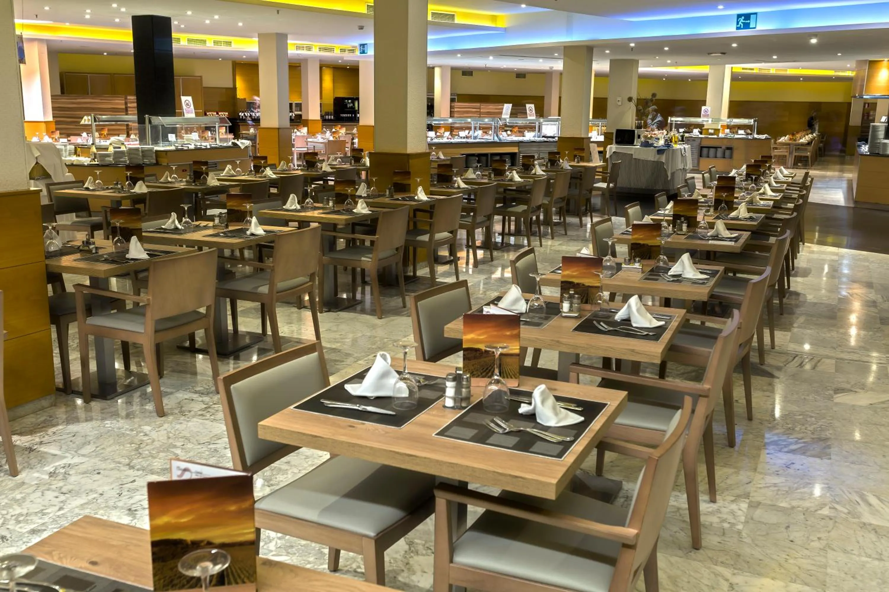 Restaurant/places to eat in Hotel Madeira Centro
