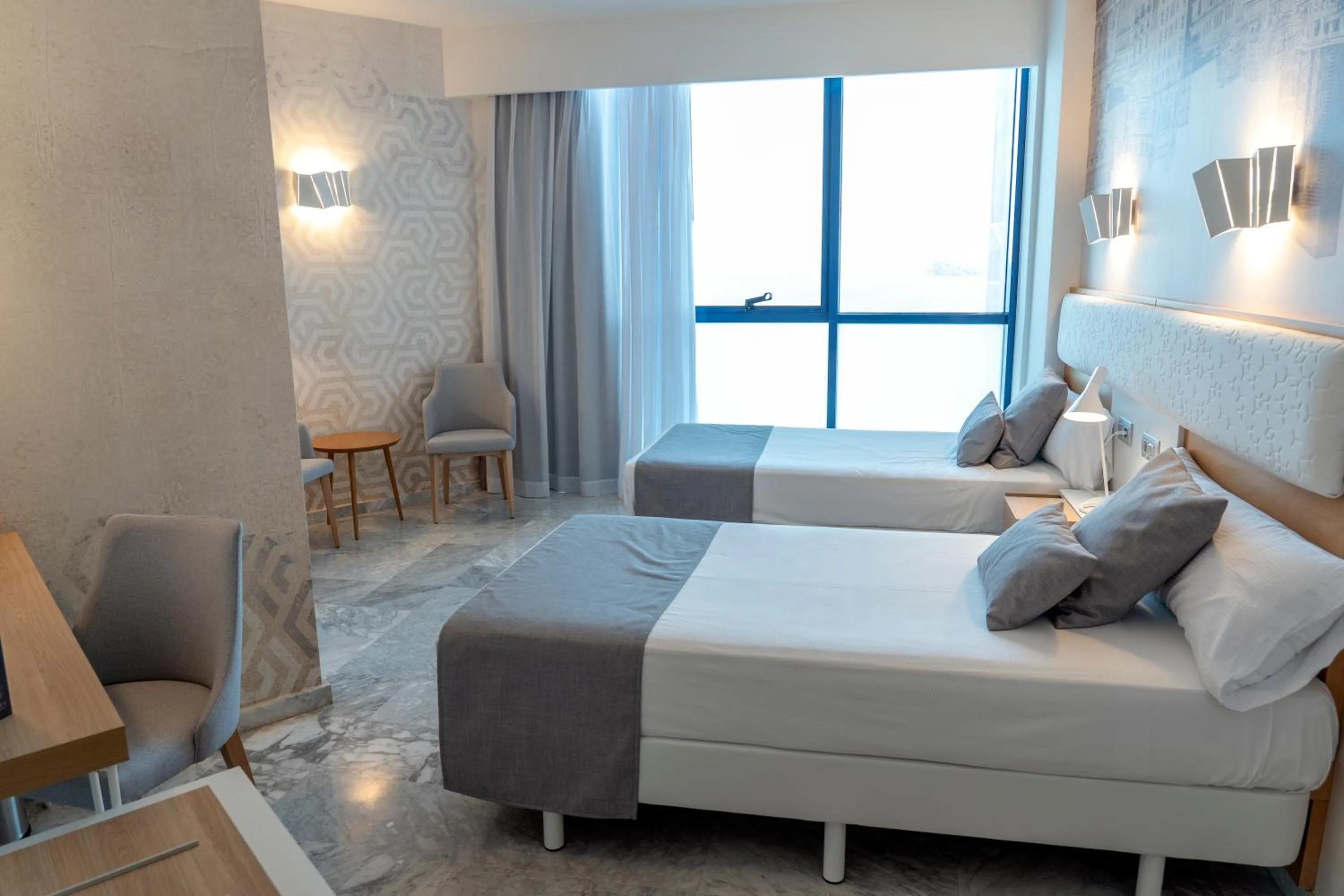 Photo of the whole room, Bed in Hotel Madeira Centro