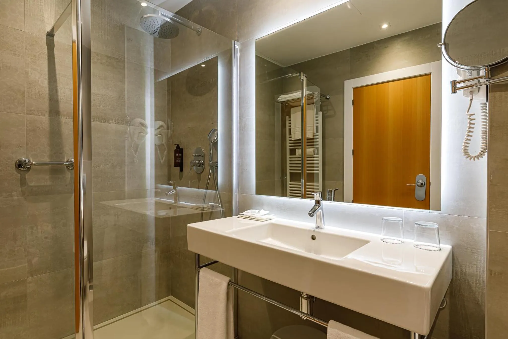 Shower in Hotel Madeira Centro