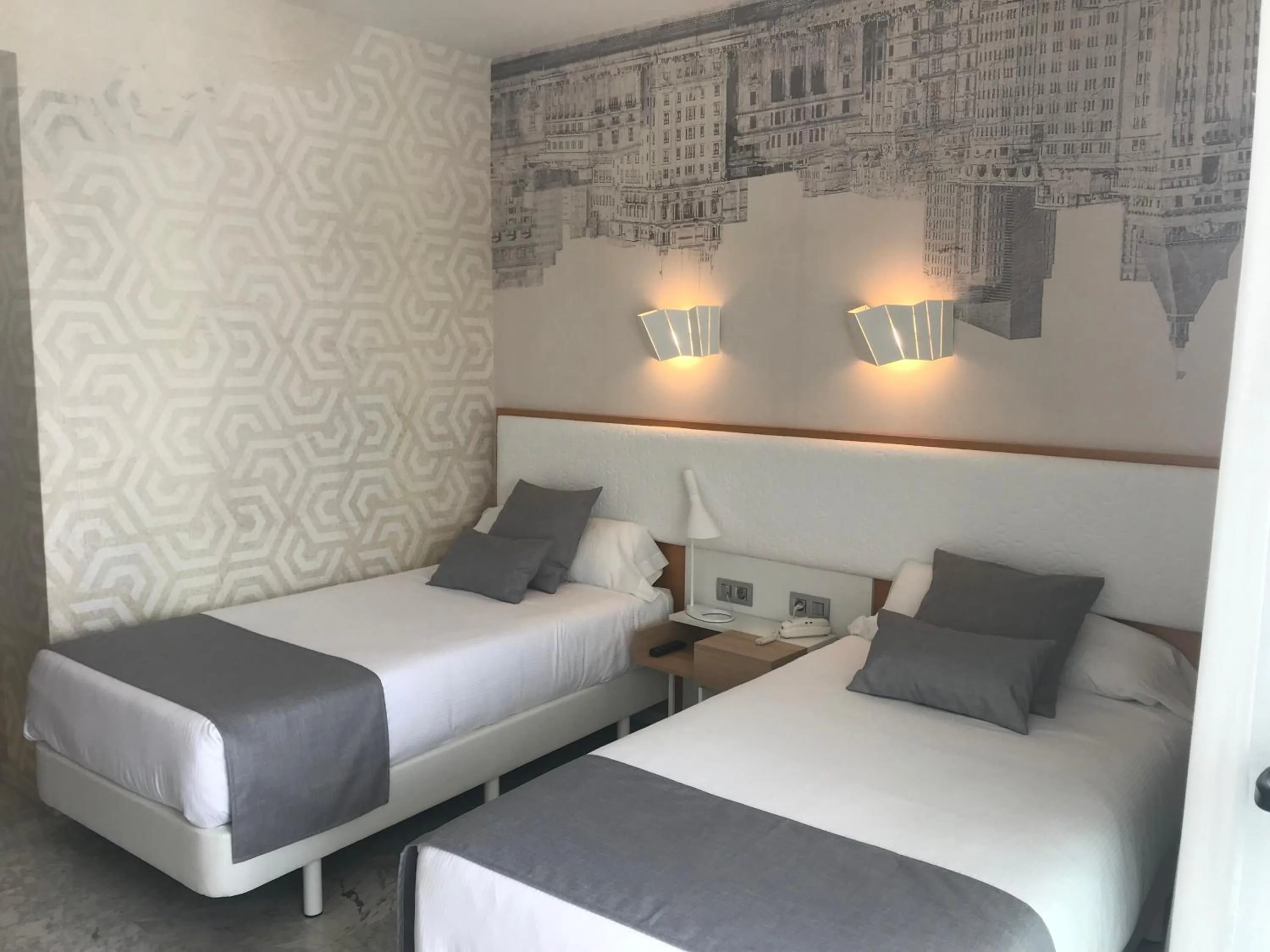 Photo of the whole room, Bed in Hotel Madeira Centro