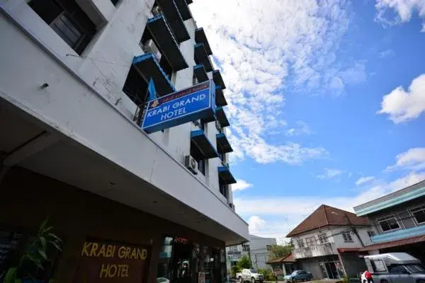 Property building in Krabi Grand Hotel Property building in Krabi Grand Hotel