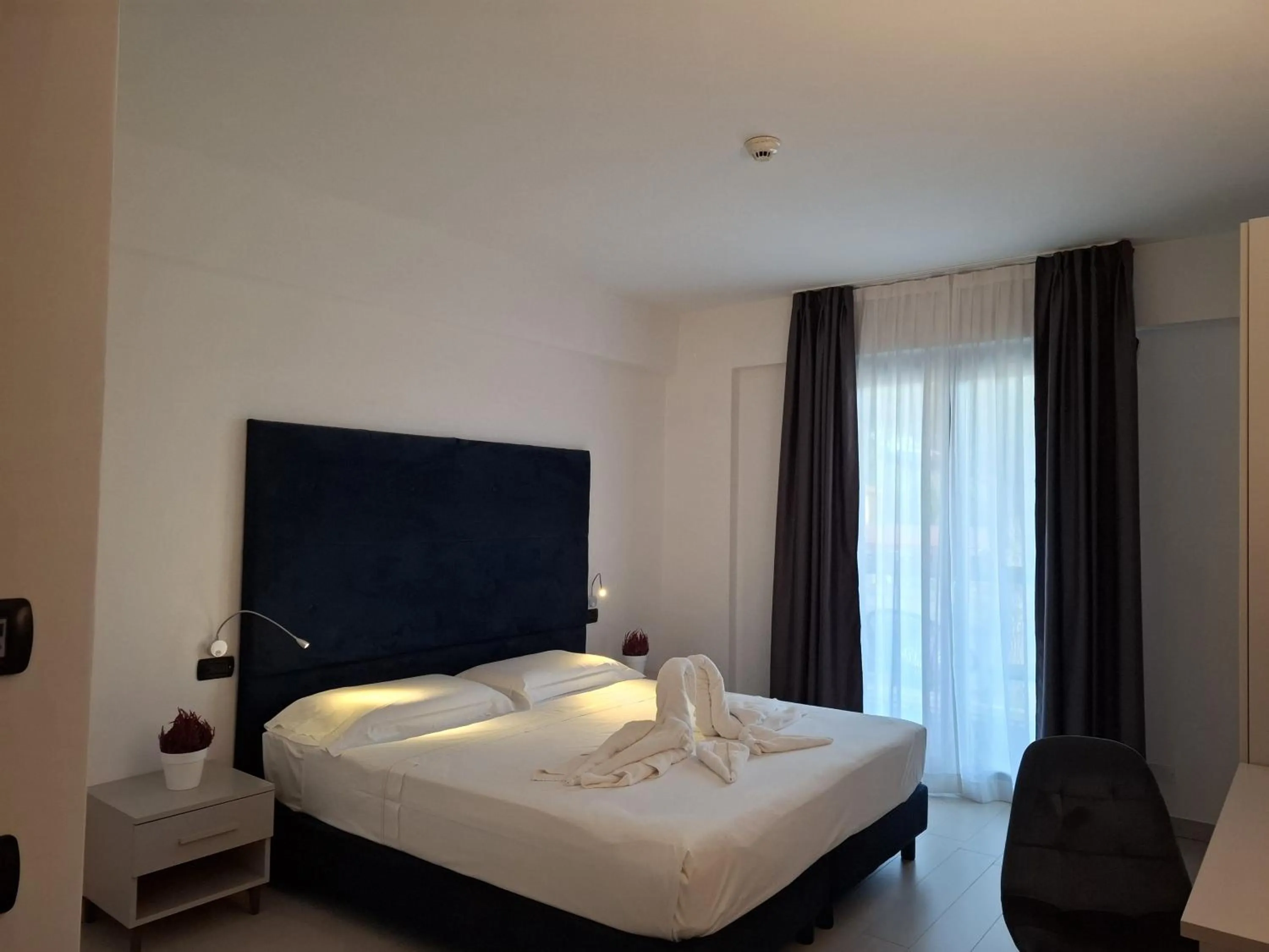Bedroom, Bed in Maestrale Resort Hotel - Grosseto