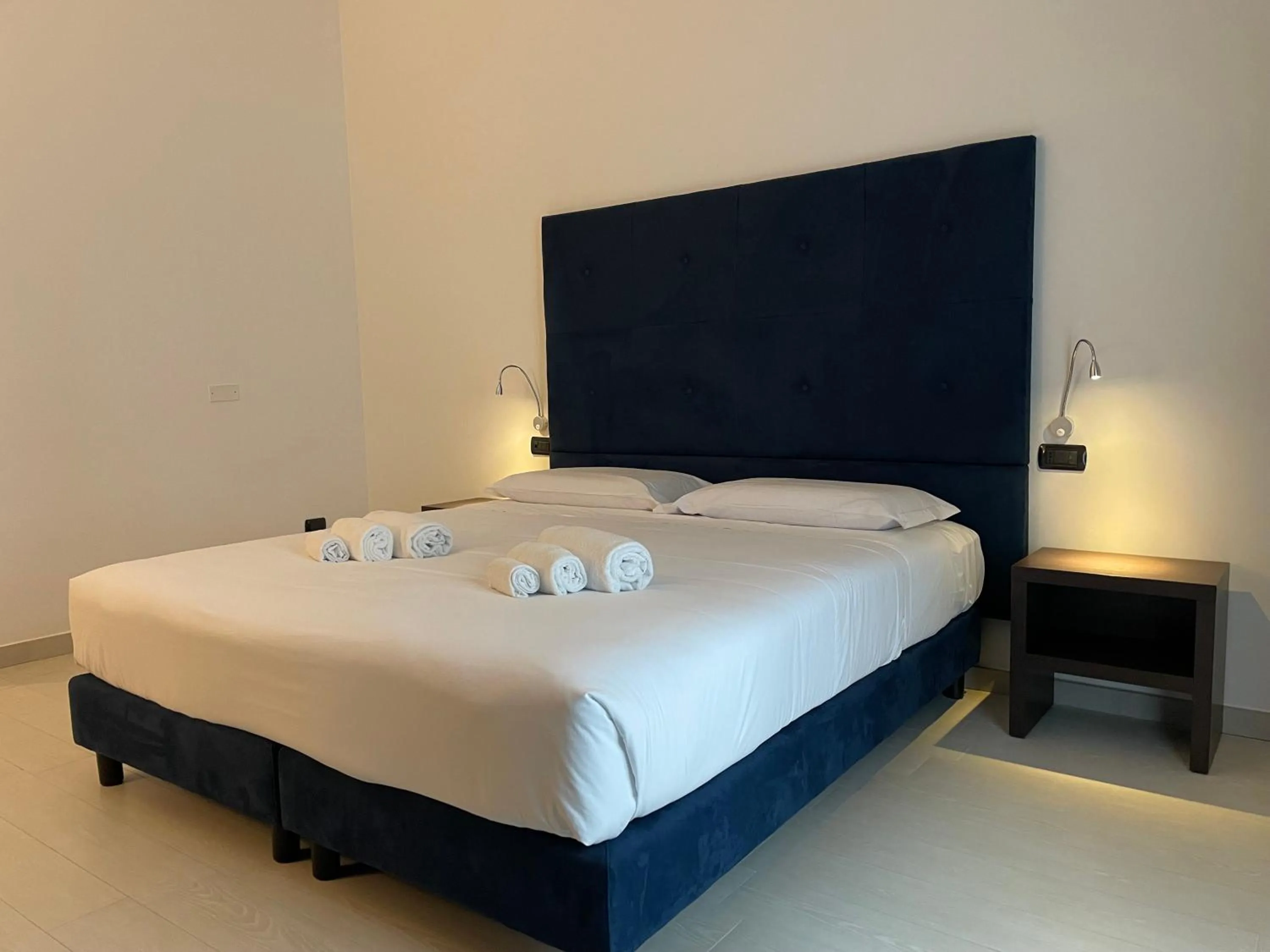 Bedroom, Bed in Maestrale Resort Hotel - Grosseto
