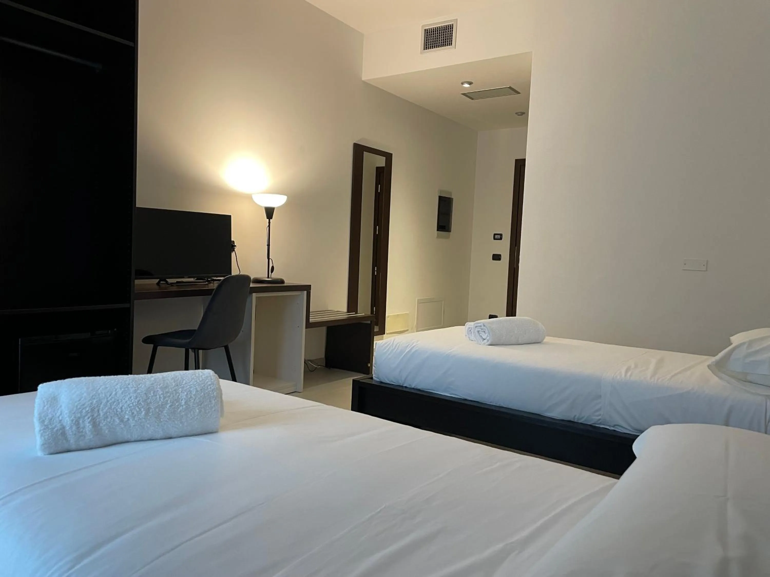 Bedroom, Bed in Maestrale Resort Hotel - Grosseto