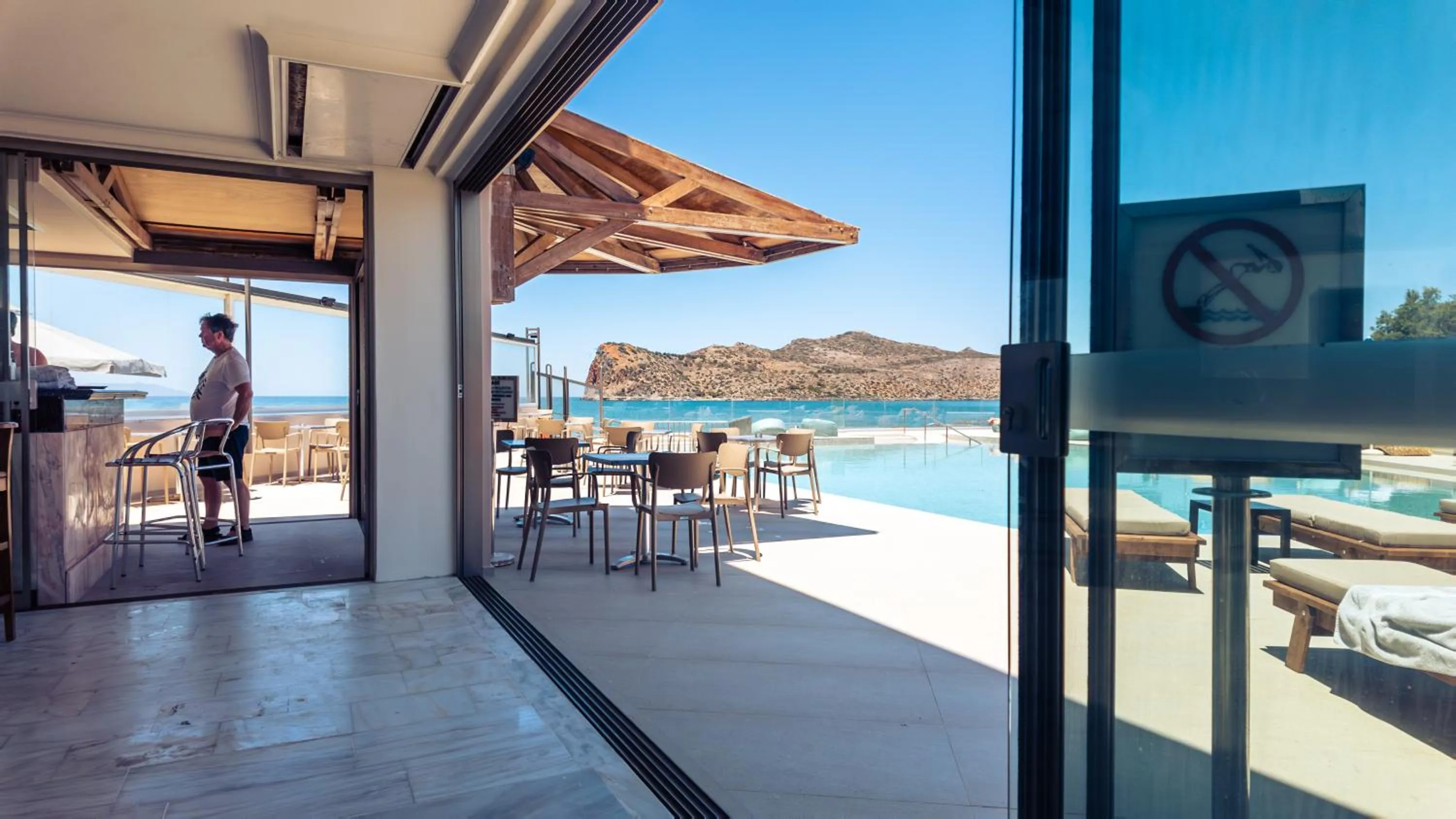 Communal lounge/ TV room in Chrispy Beach Resort, Agia Marina