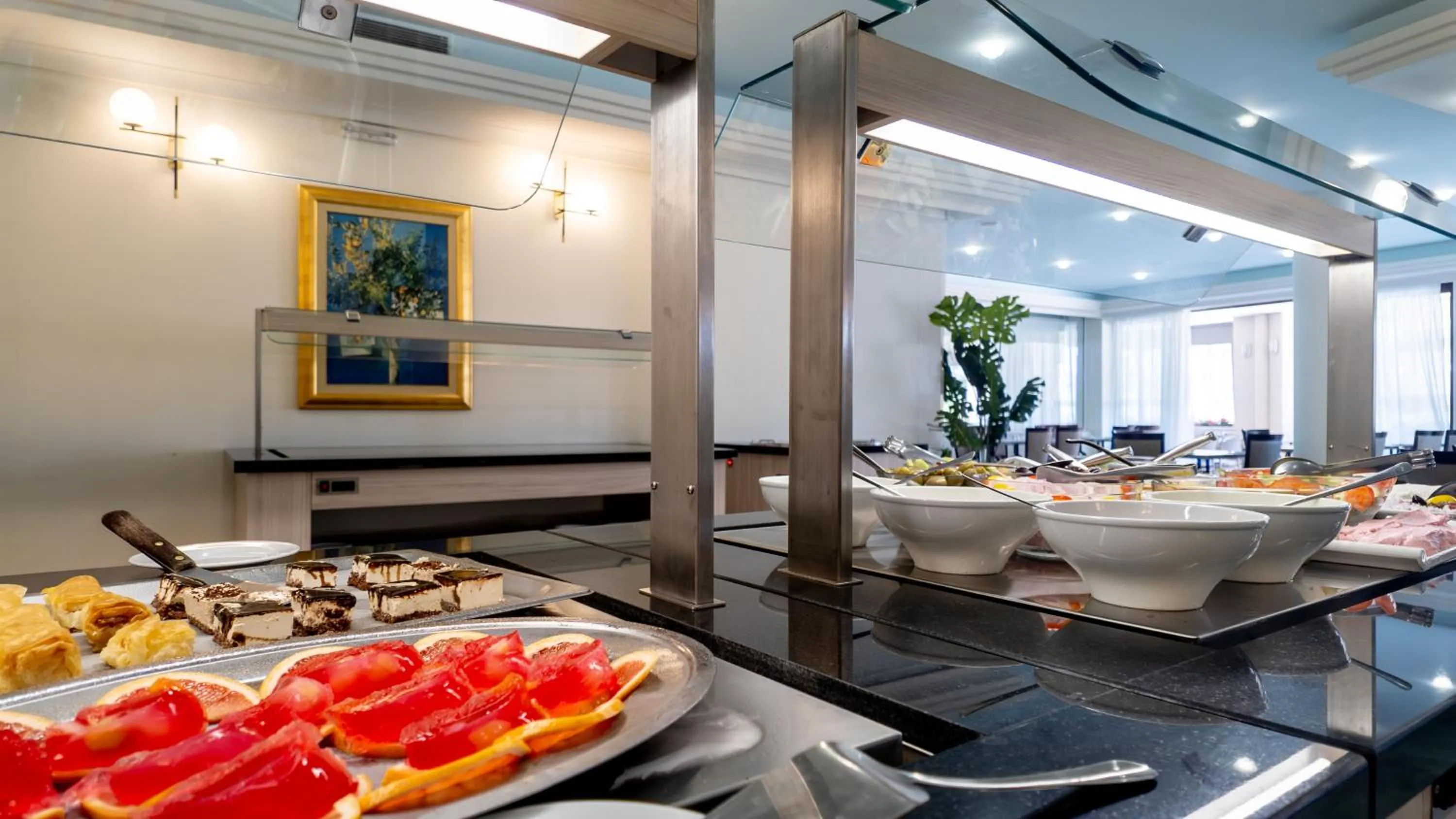 Food in Chrispy Beach Resort, Agia Marina