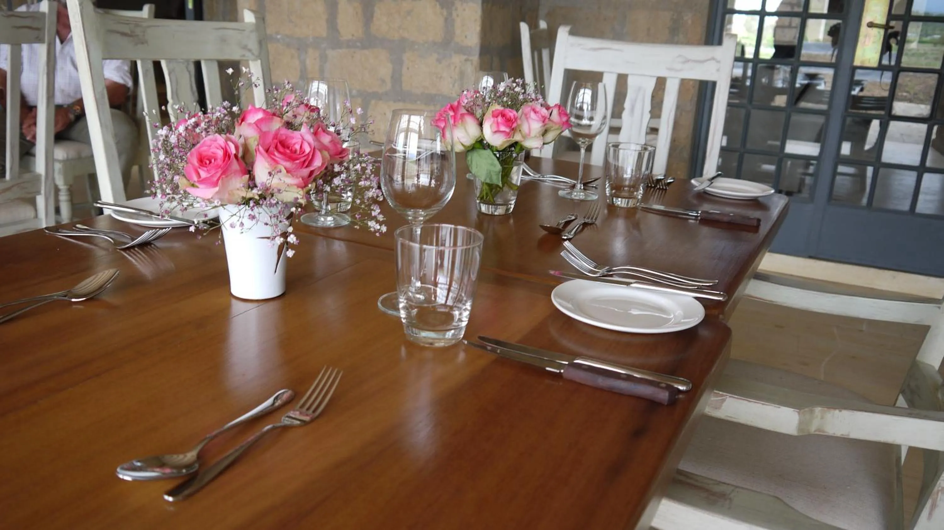 Restaurant/places to eat in Soames Hotel & Jack' s Bar