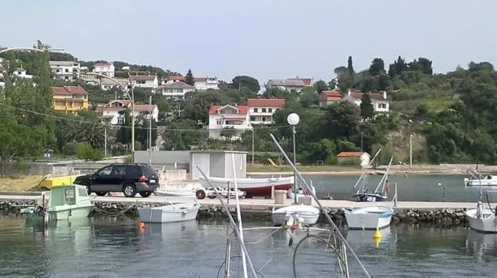 Property building in Apartmani Lana Rab