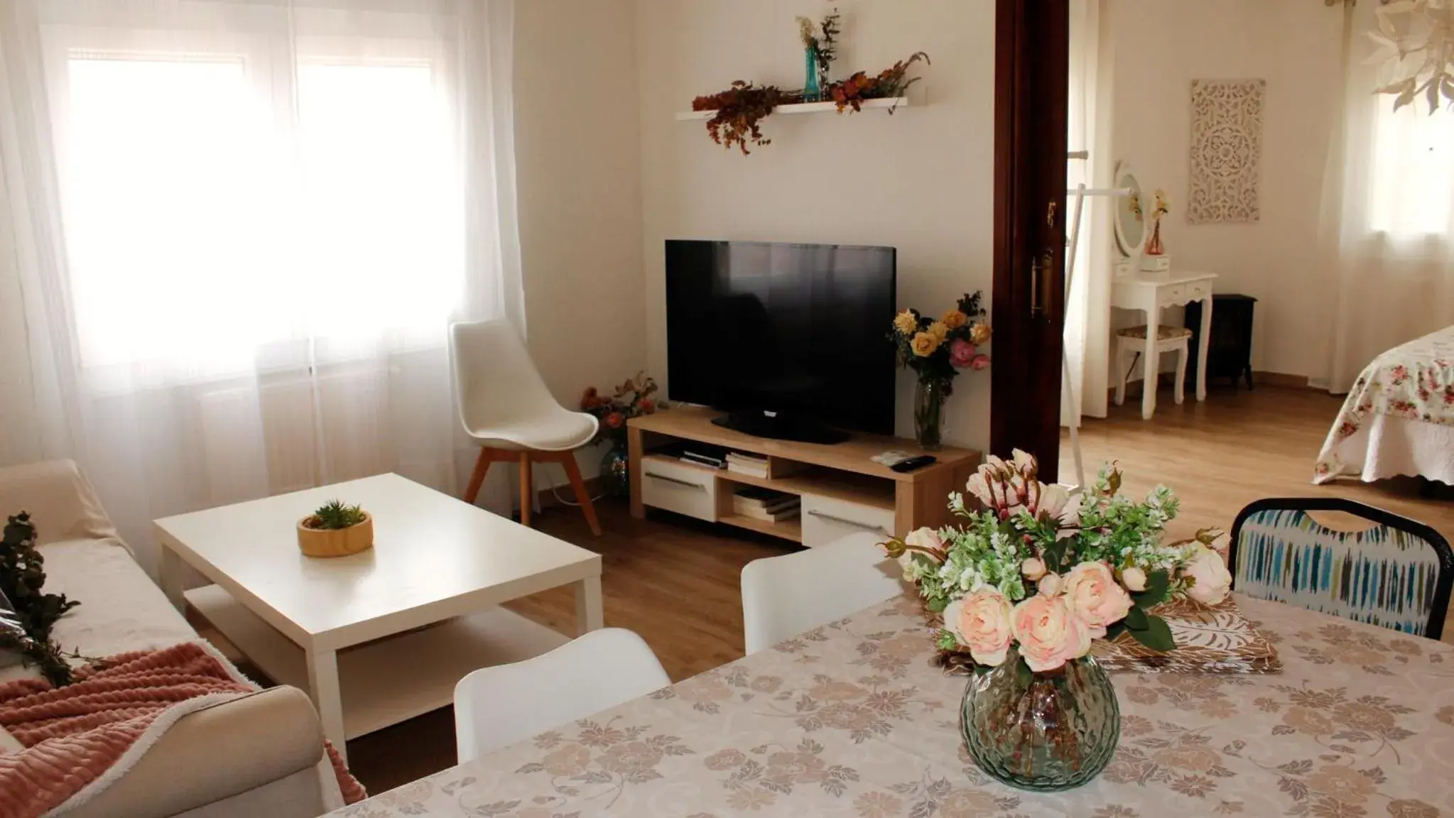 Three-Bedroom Apartment in Apartamentos Oncemolinos con desayuno Three-Bedroom Apartment in Apartamentos Oncemolinos con desayuno