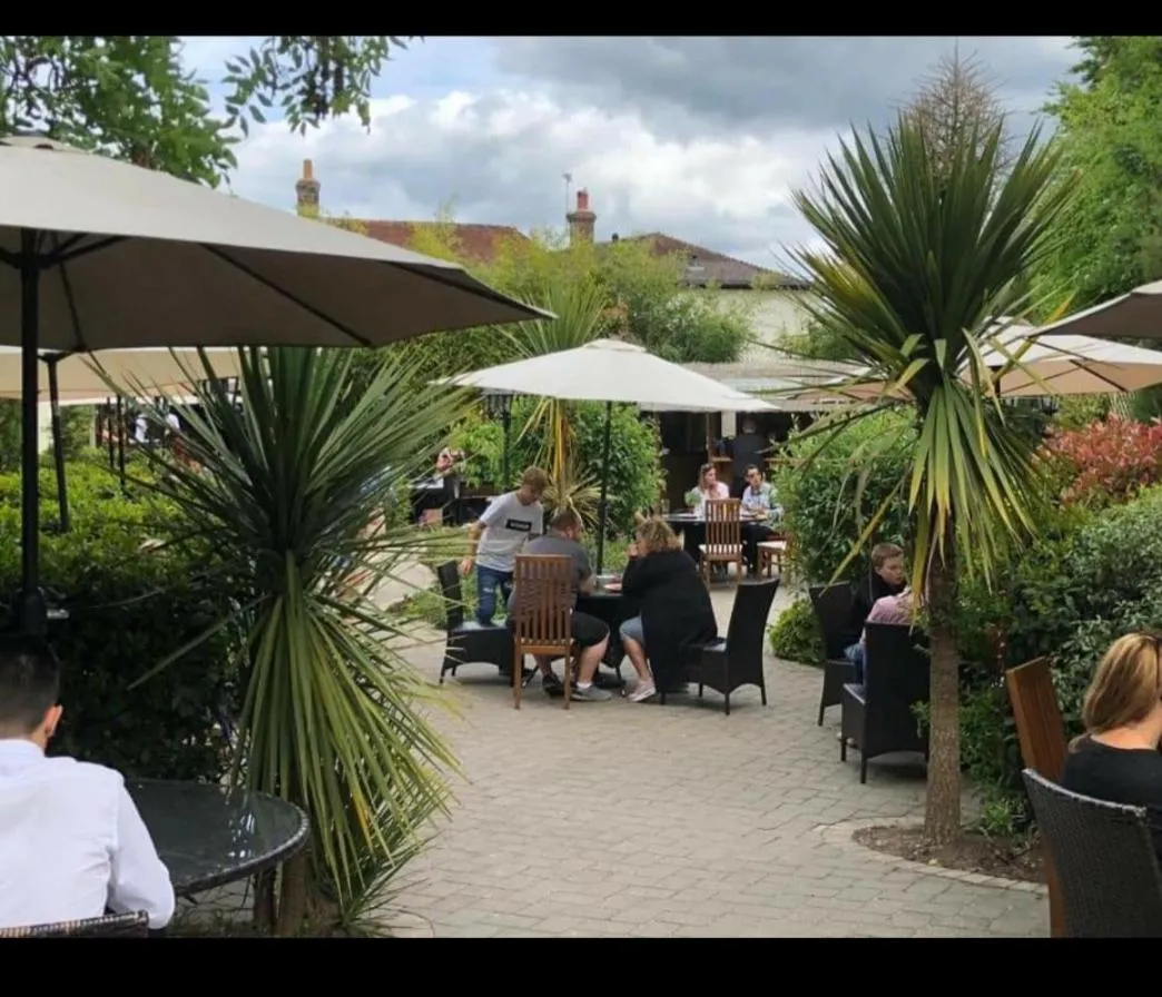 Restaurant/places to eat in Greyhound Inn