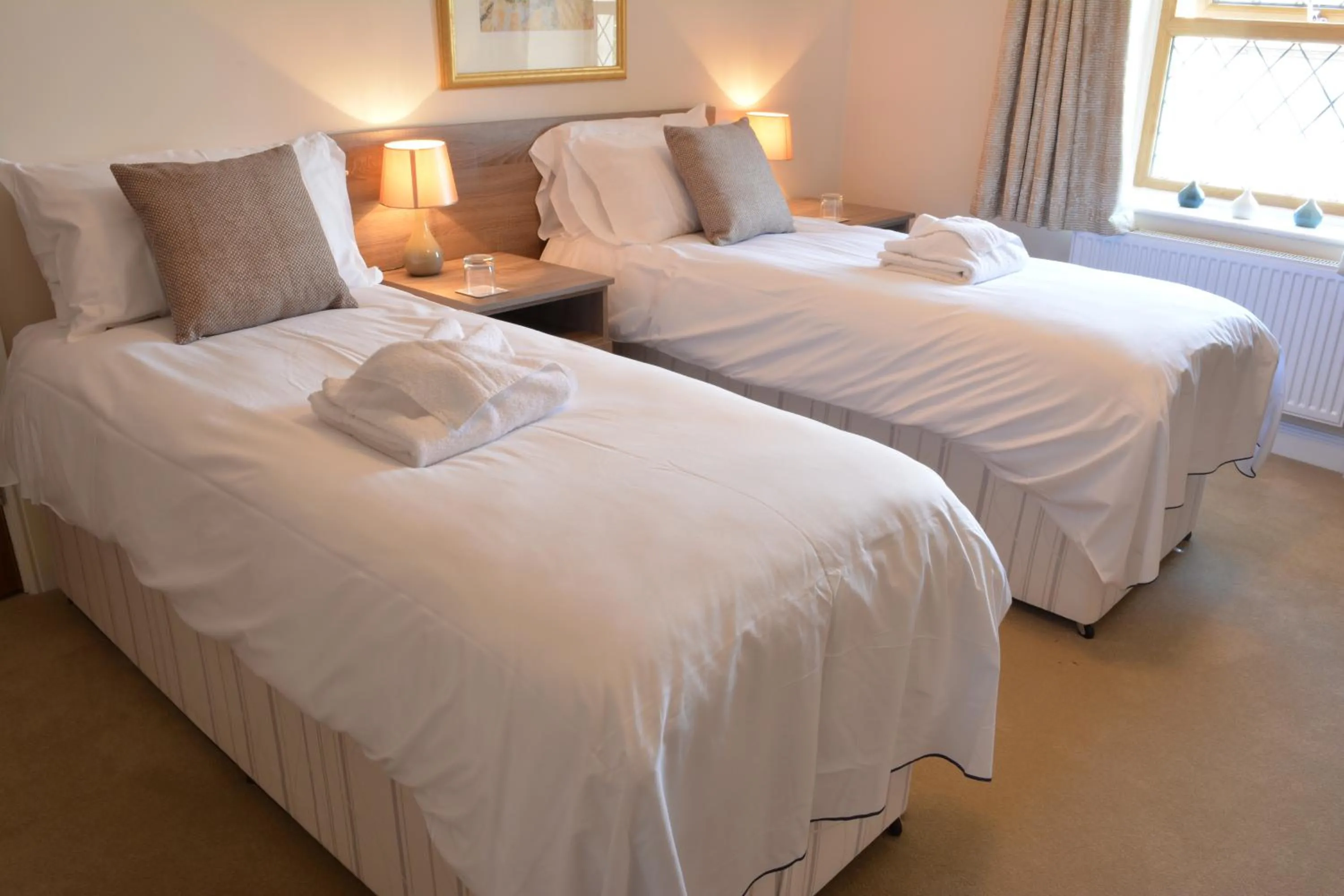 Bedroom, Bed in Greyhound Inn