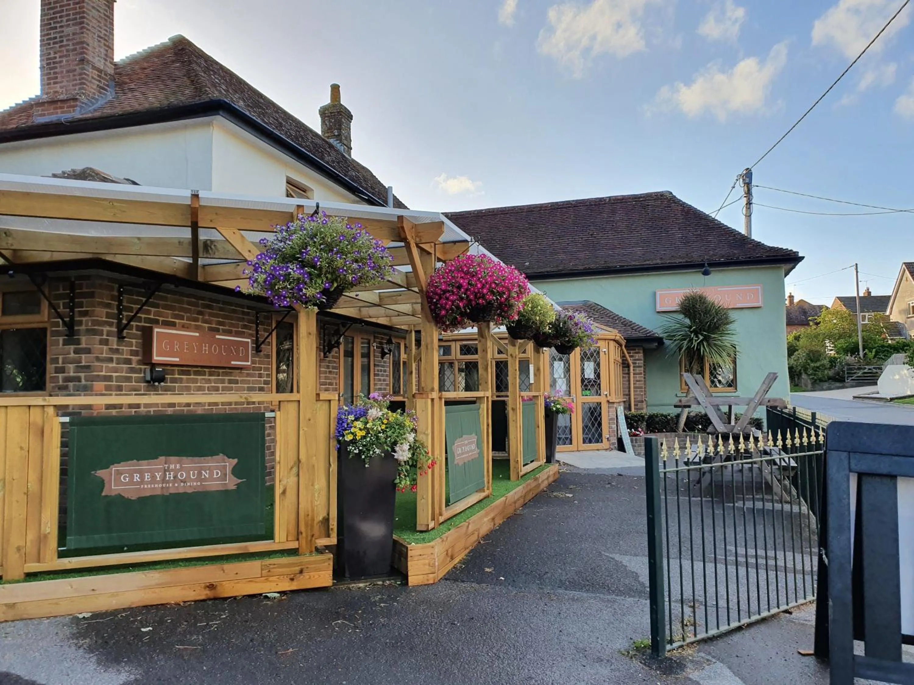 Restaurant/places to eat in Greyhound Inn