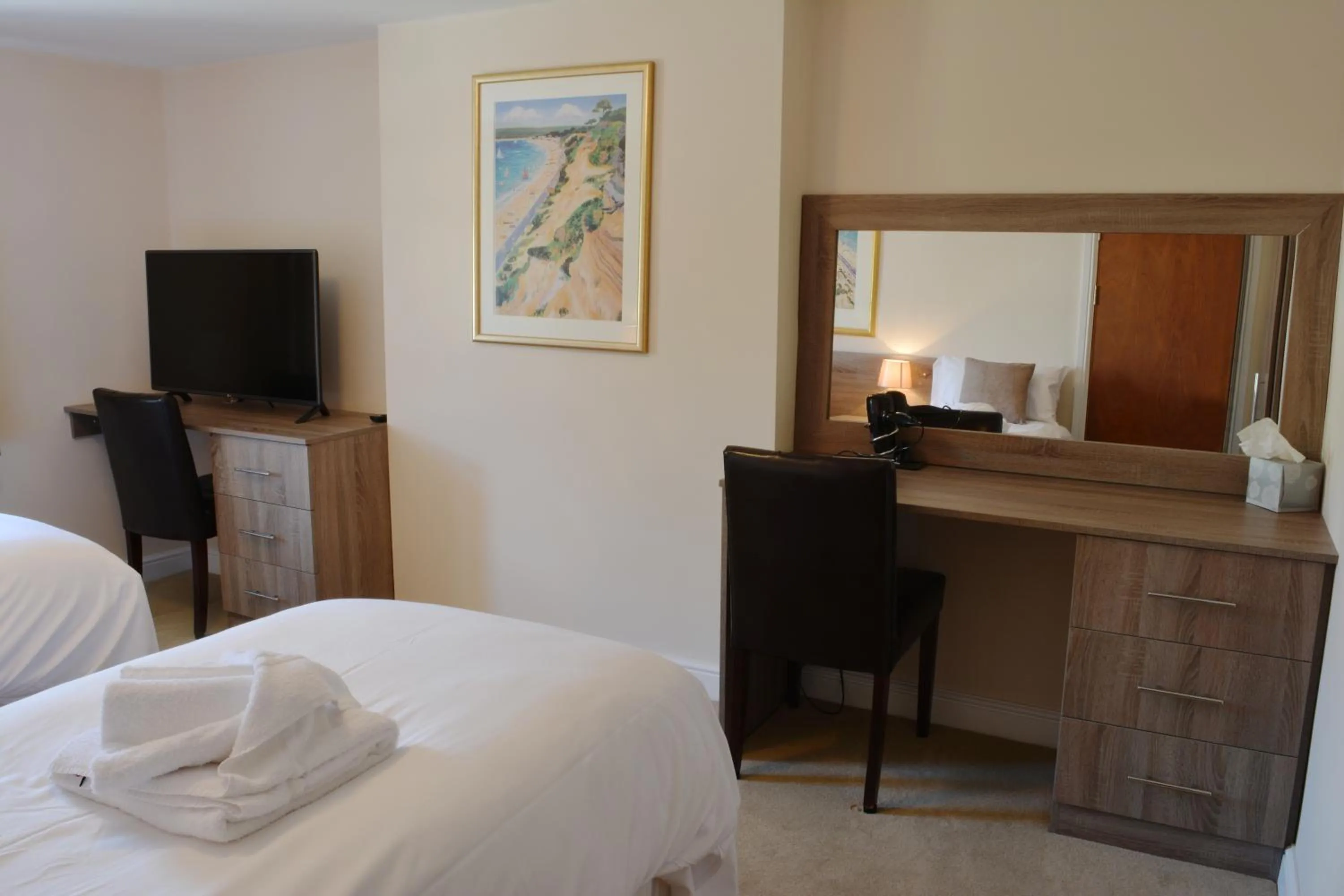 Bedroom, Bed in Greyhound Inn