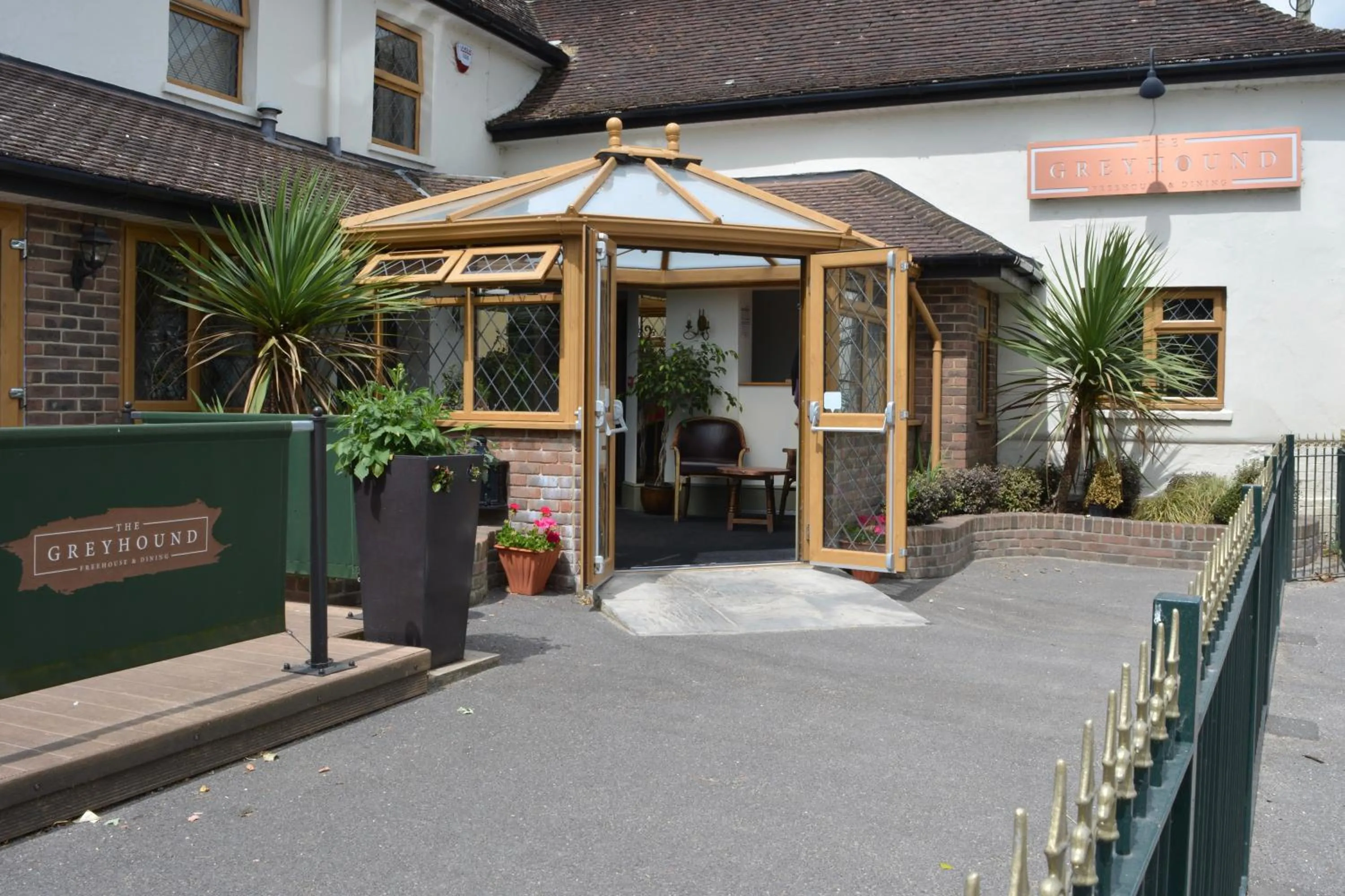 Lobby or reception in Greyhound Inn