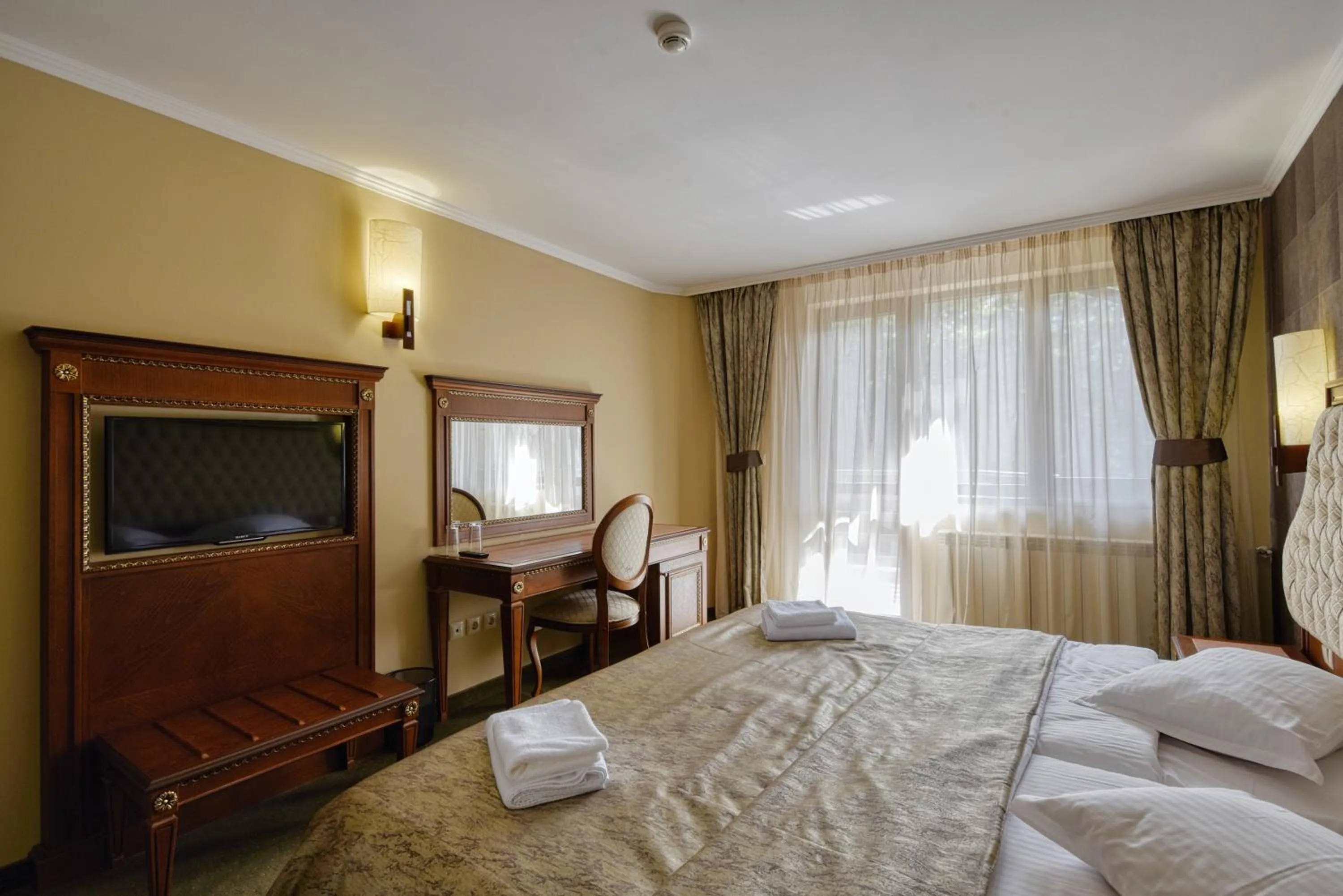 Bed in Hotel Edelweiss