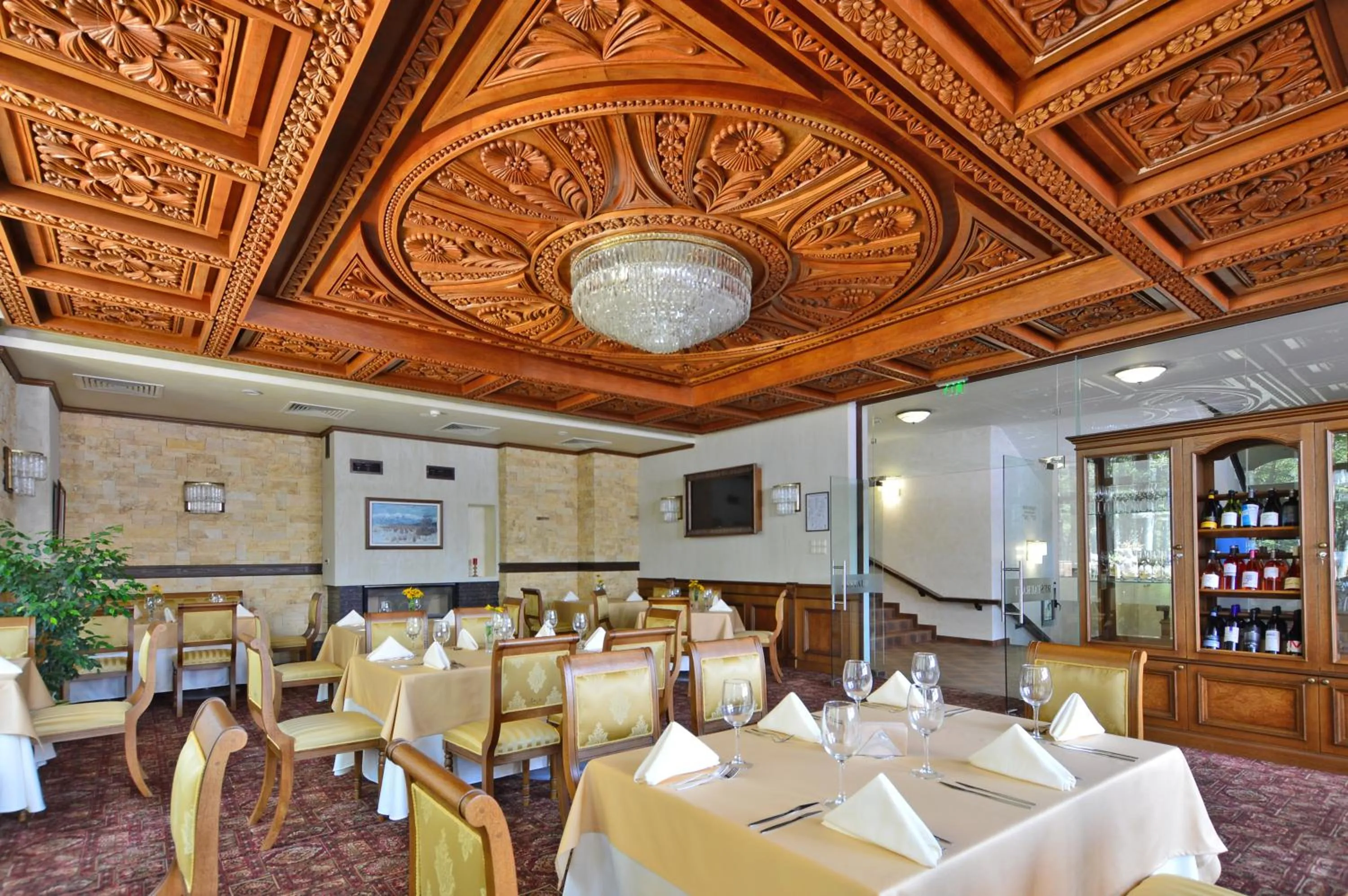 Restaurant/places to eat in Hotel Edelweiss