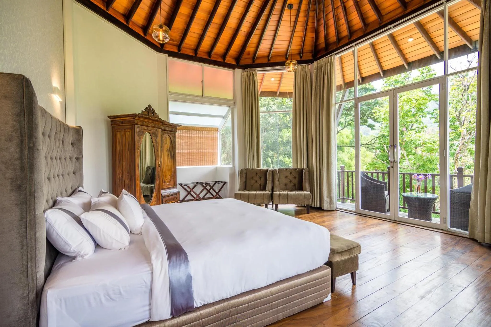 Garden view, Bed in Viyana Boutique Hotel