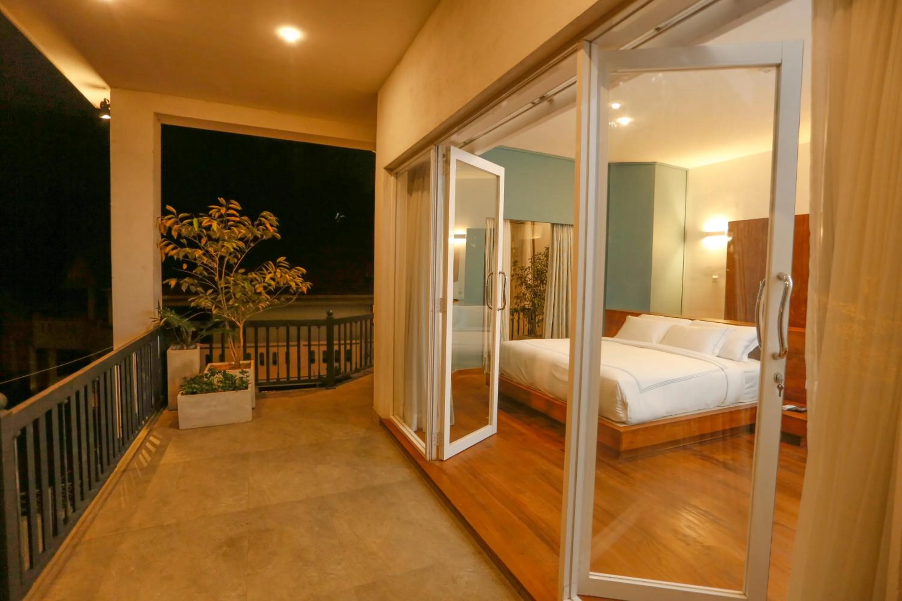 Balcony/Terrace, Bed in Viyana Boutique Hotel