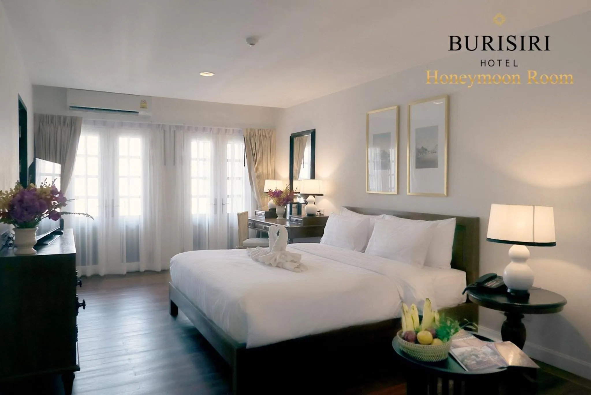 Photo of the whole room, Bed in Buri Siri Boutique Hotel