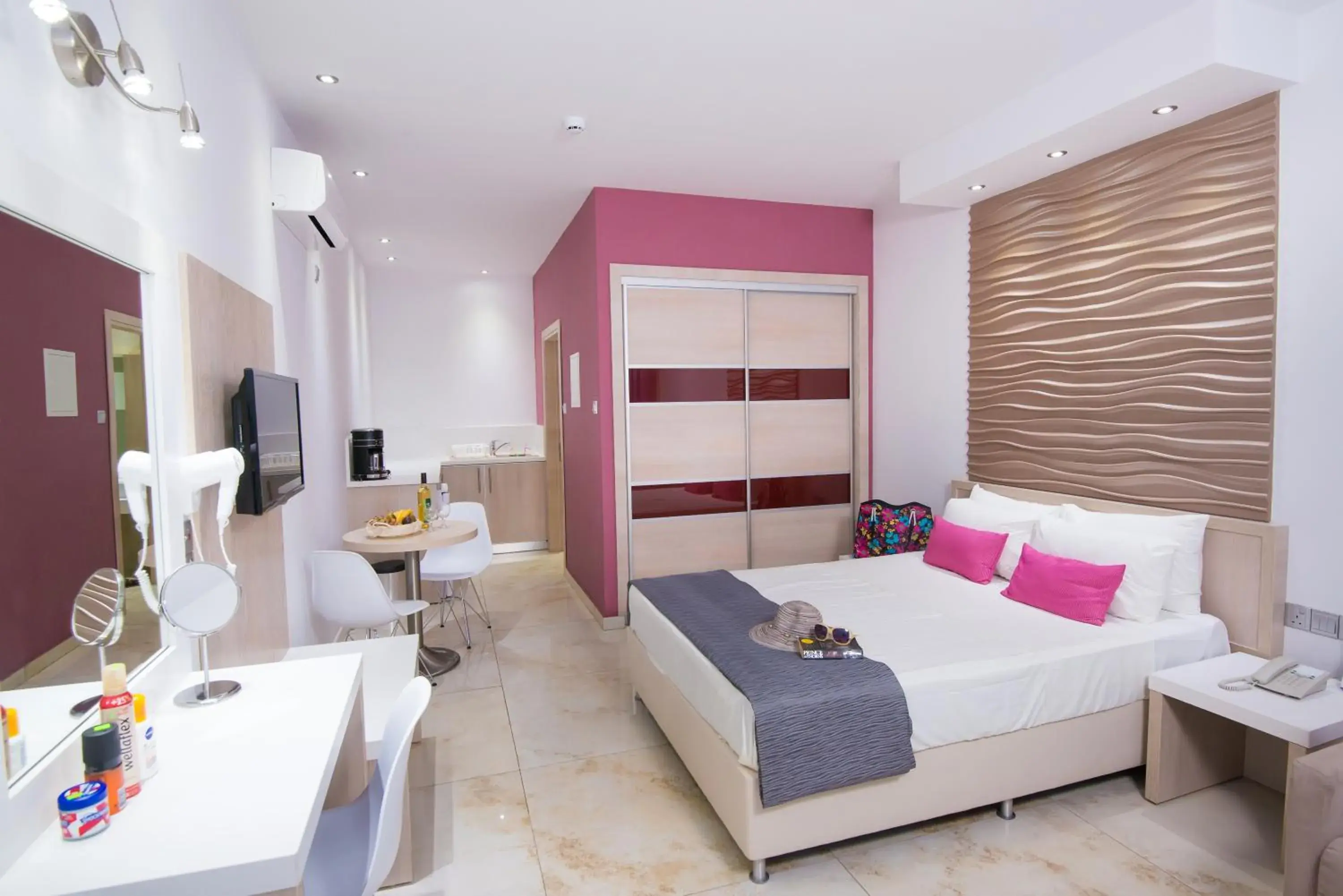 Photo of the whole room, Bed in Loutsiana Deluxe Apts Photo of the whole room, Bed in Loutsiana Deluxe Apts