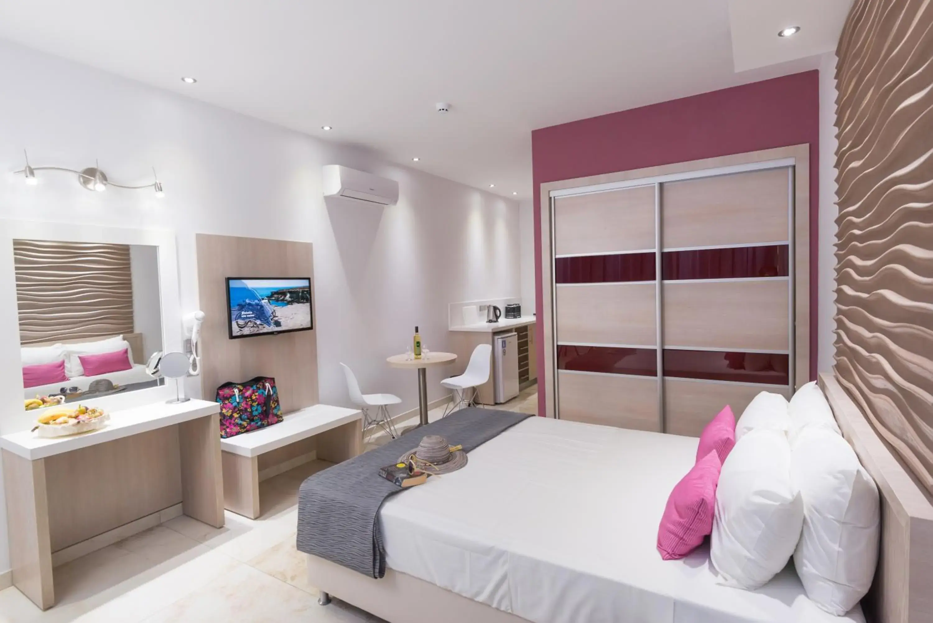 Bedroom, Bed in Loutsiana Deluxe Apts Bedroom, Bed in Loutsiana Deluxe Apts