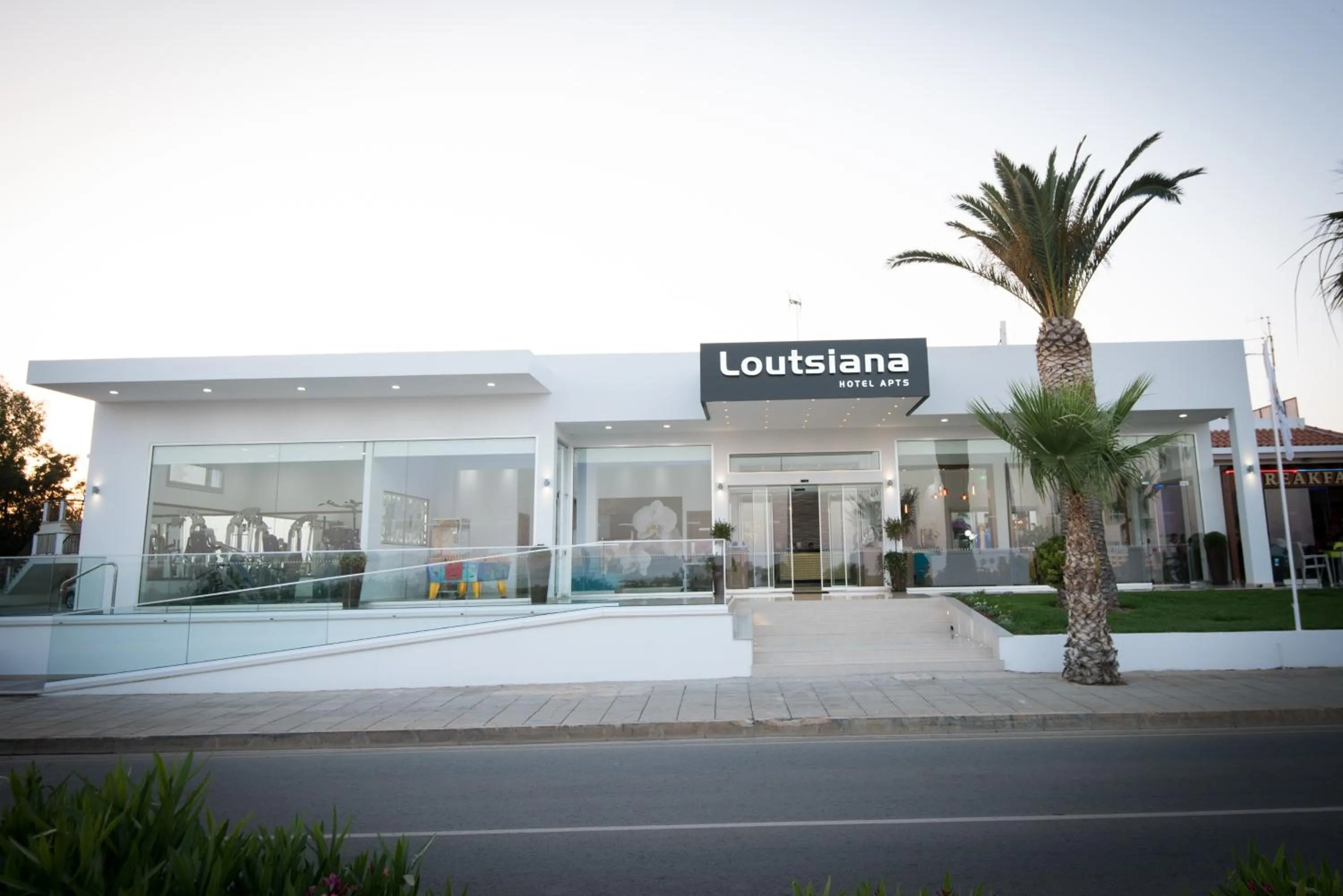 Street view in Loutsiana Deluxe Apts