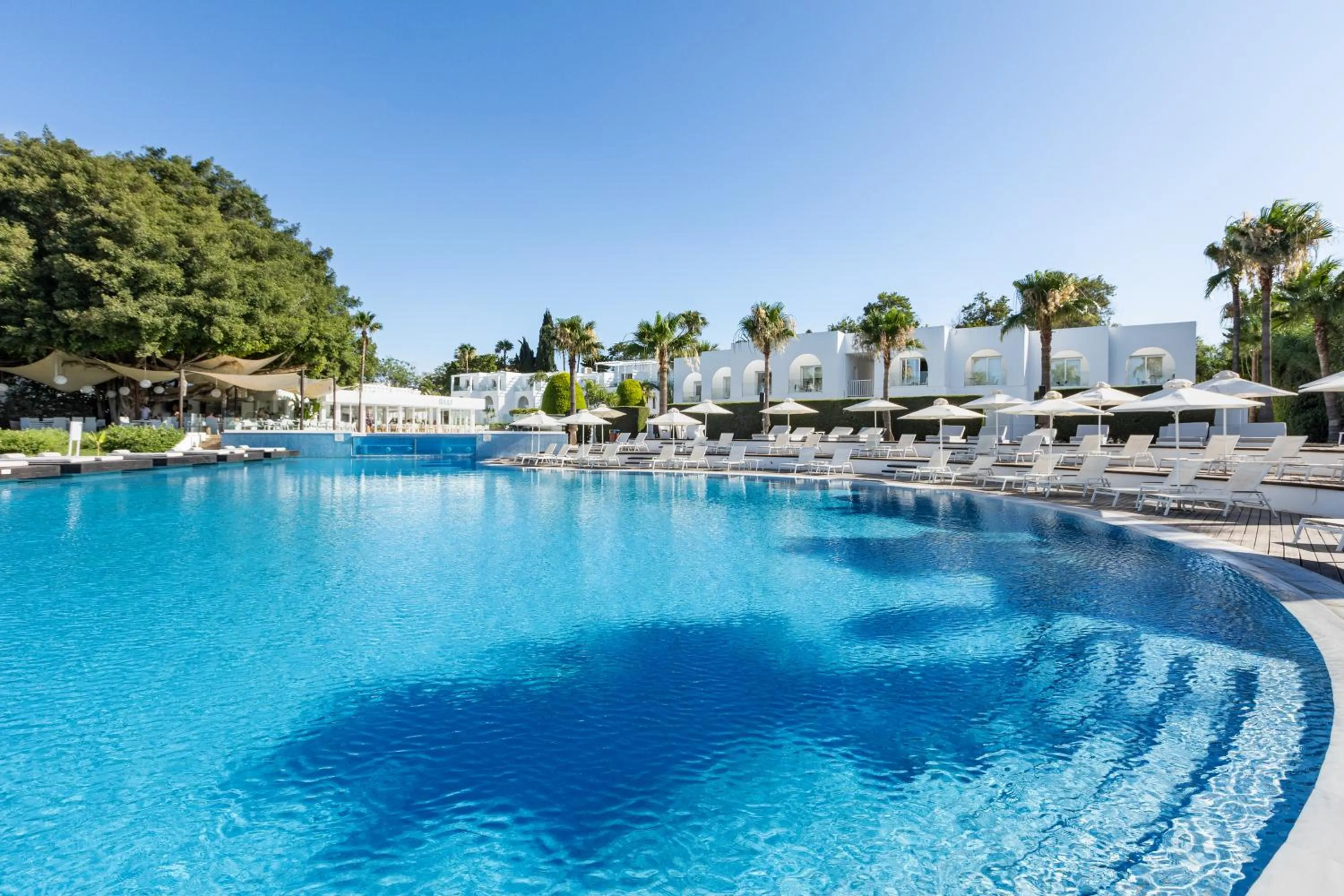 Swimming pool in So Nice Beach Resort