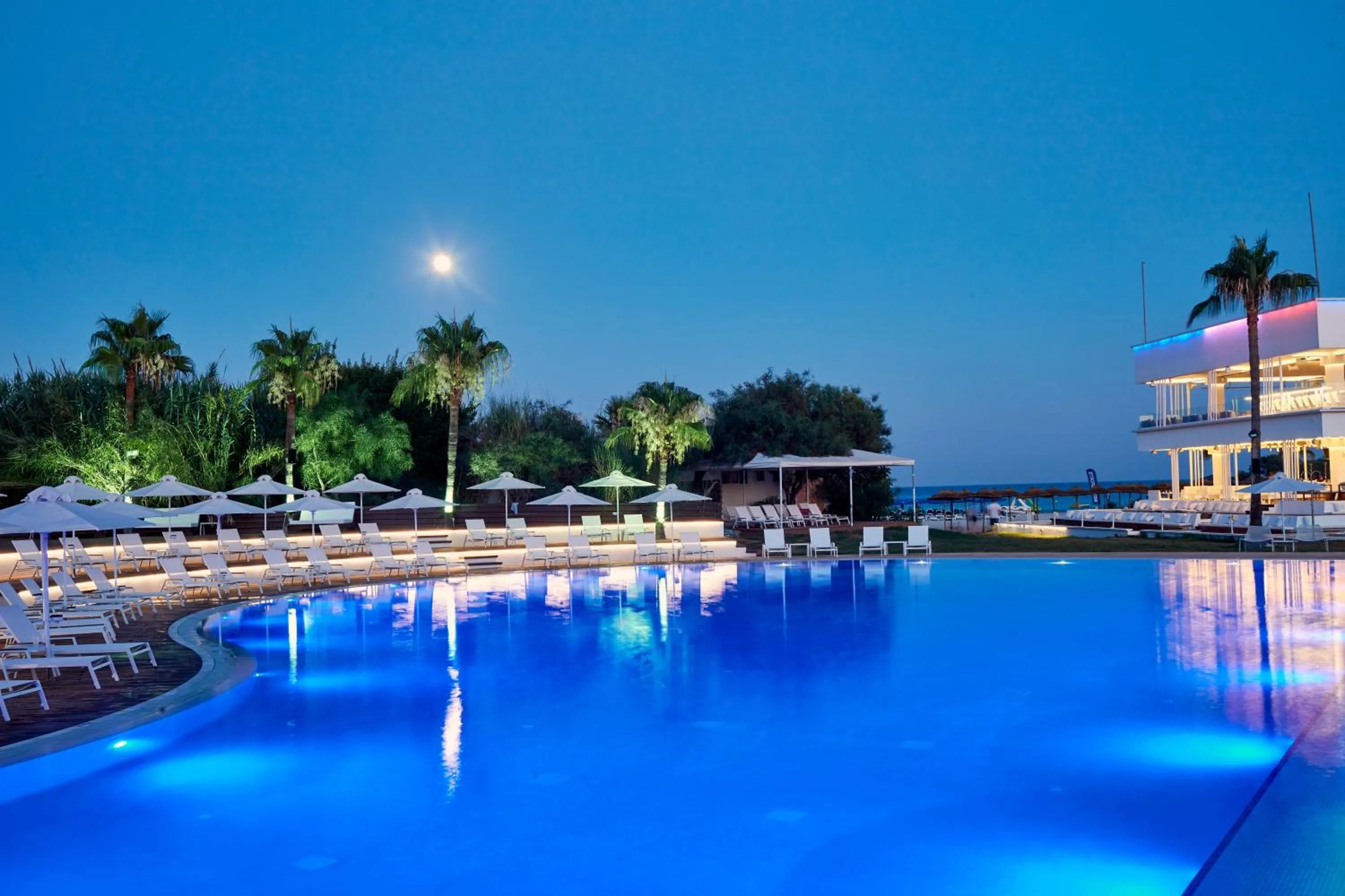 Night in So Nice Beach Resort