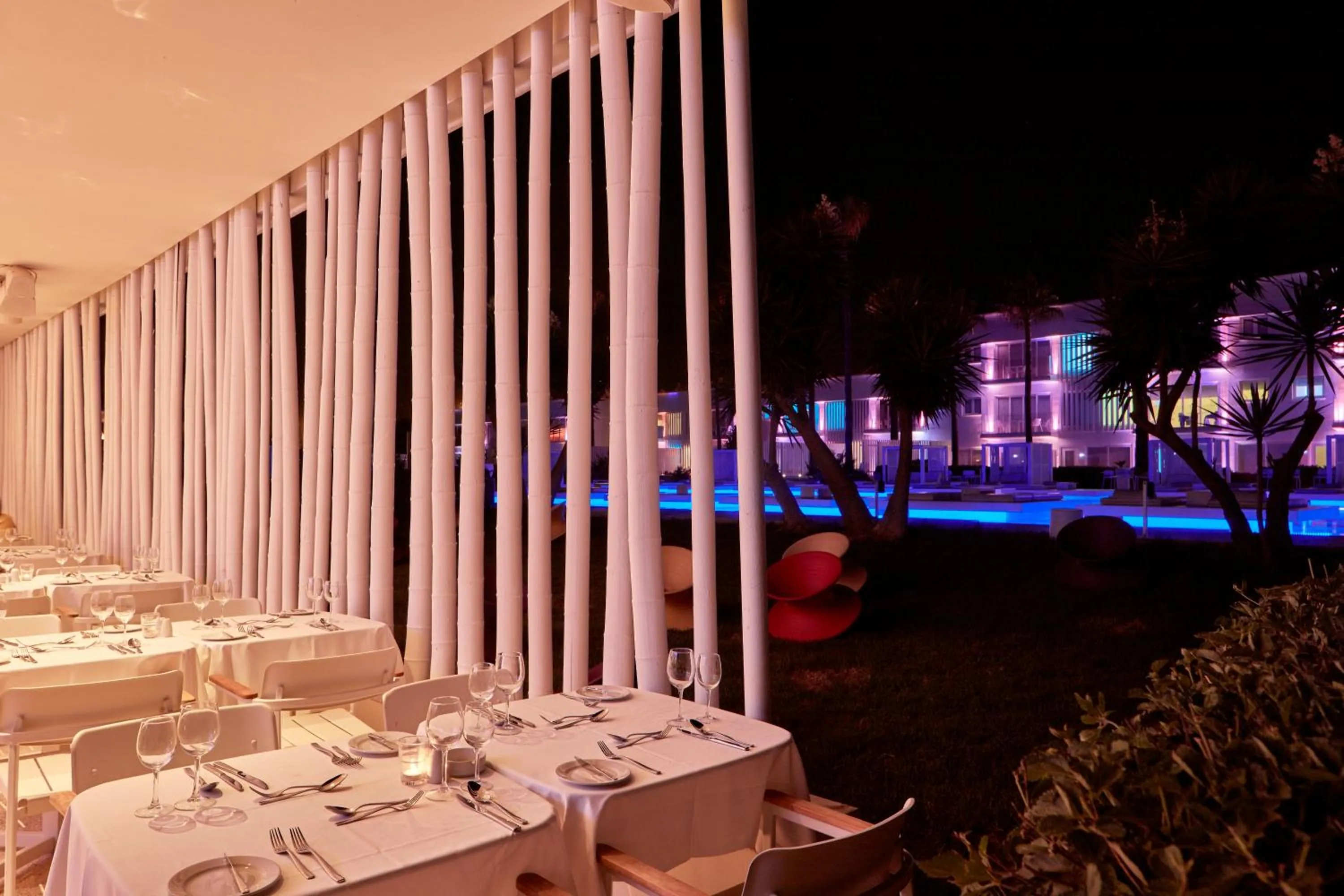 Restaurant/places to eat in So Nice Beach Resort