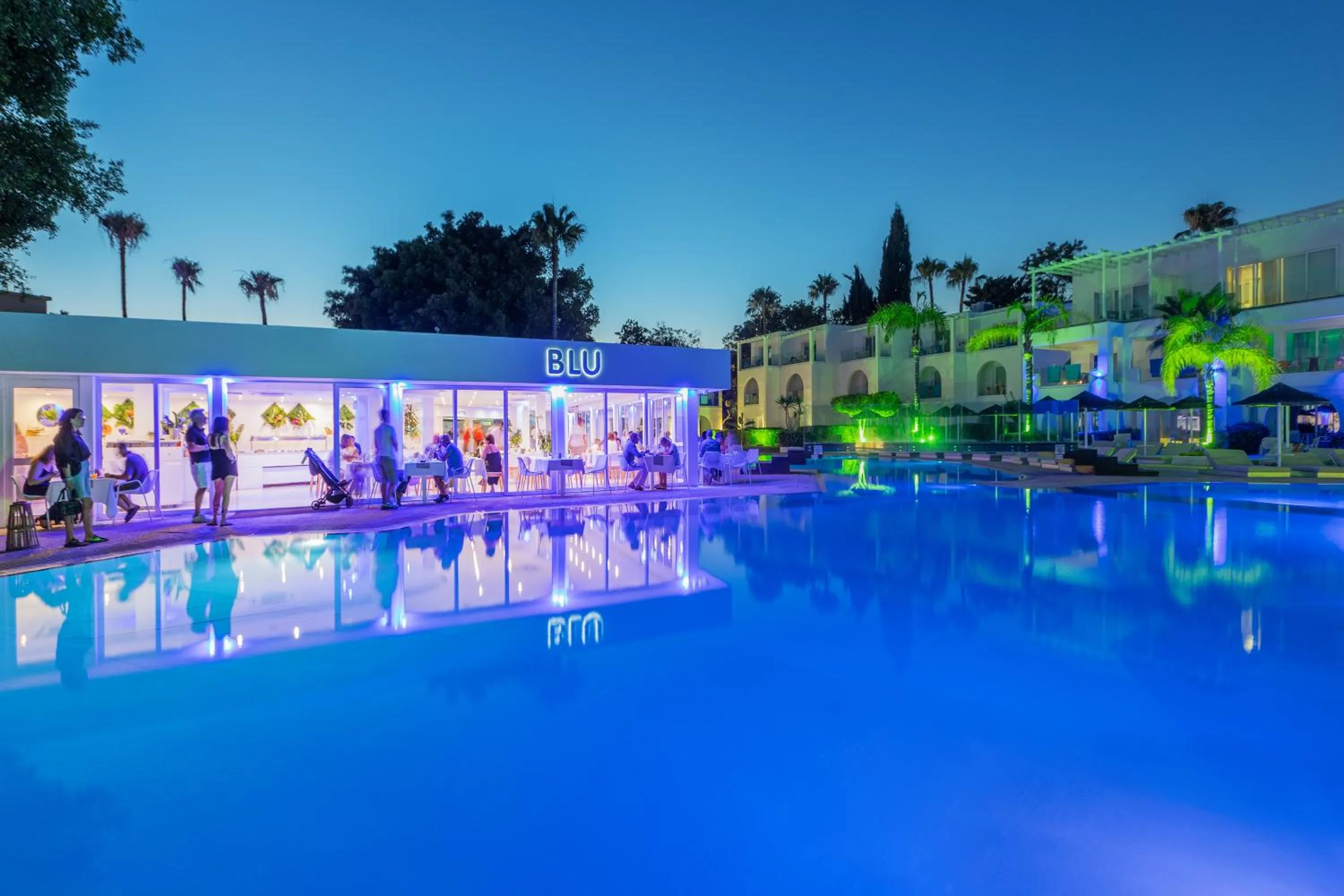 Restaurant/places to eat in So Nice Beach Resort