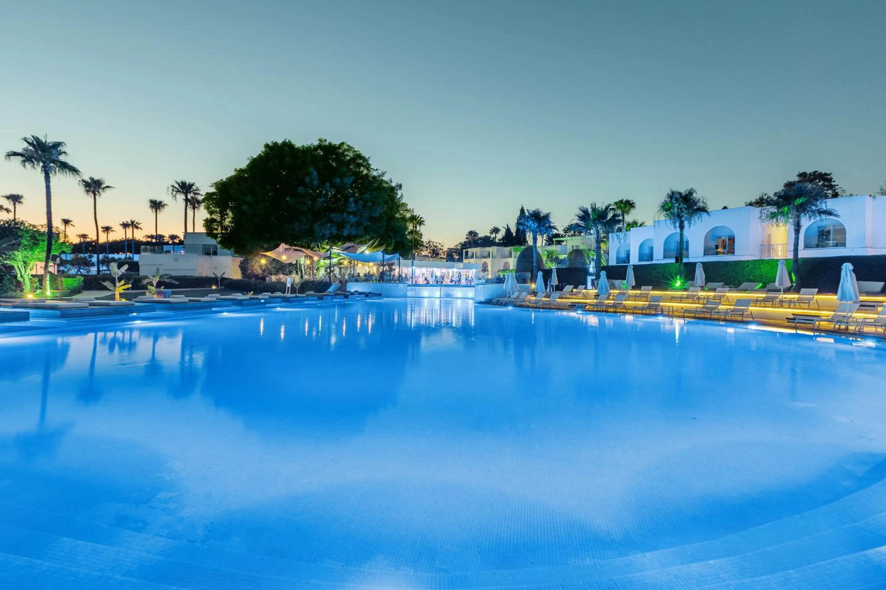 Swimming pool in So Nice Beach Resort