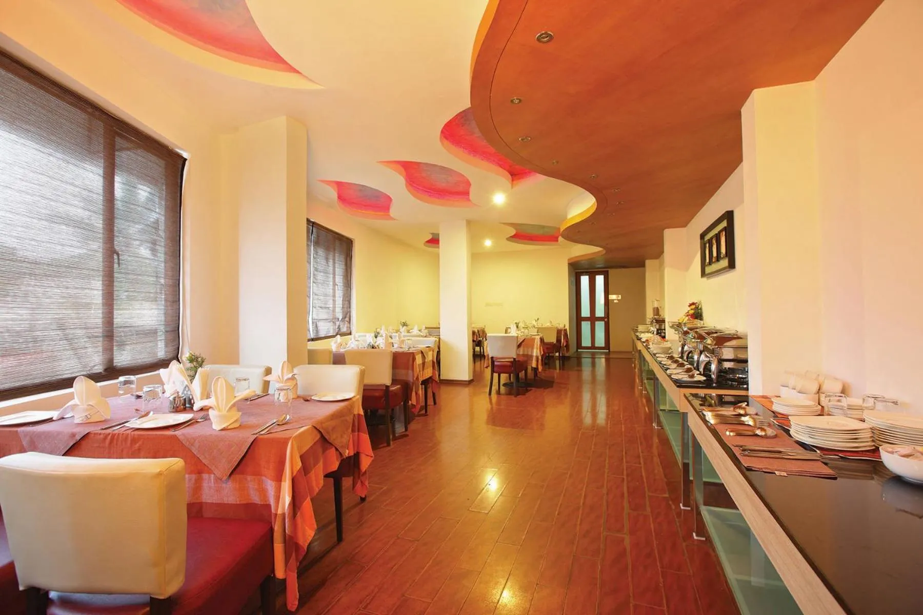 Restaurant/places to eat in Hotel Park Residency, Kakkanad