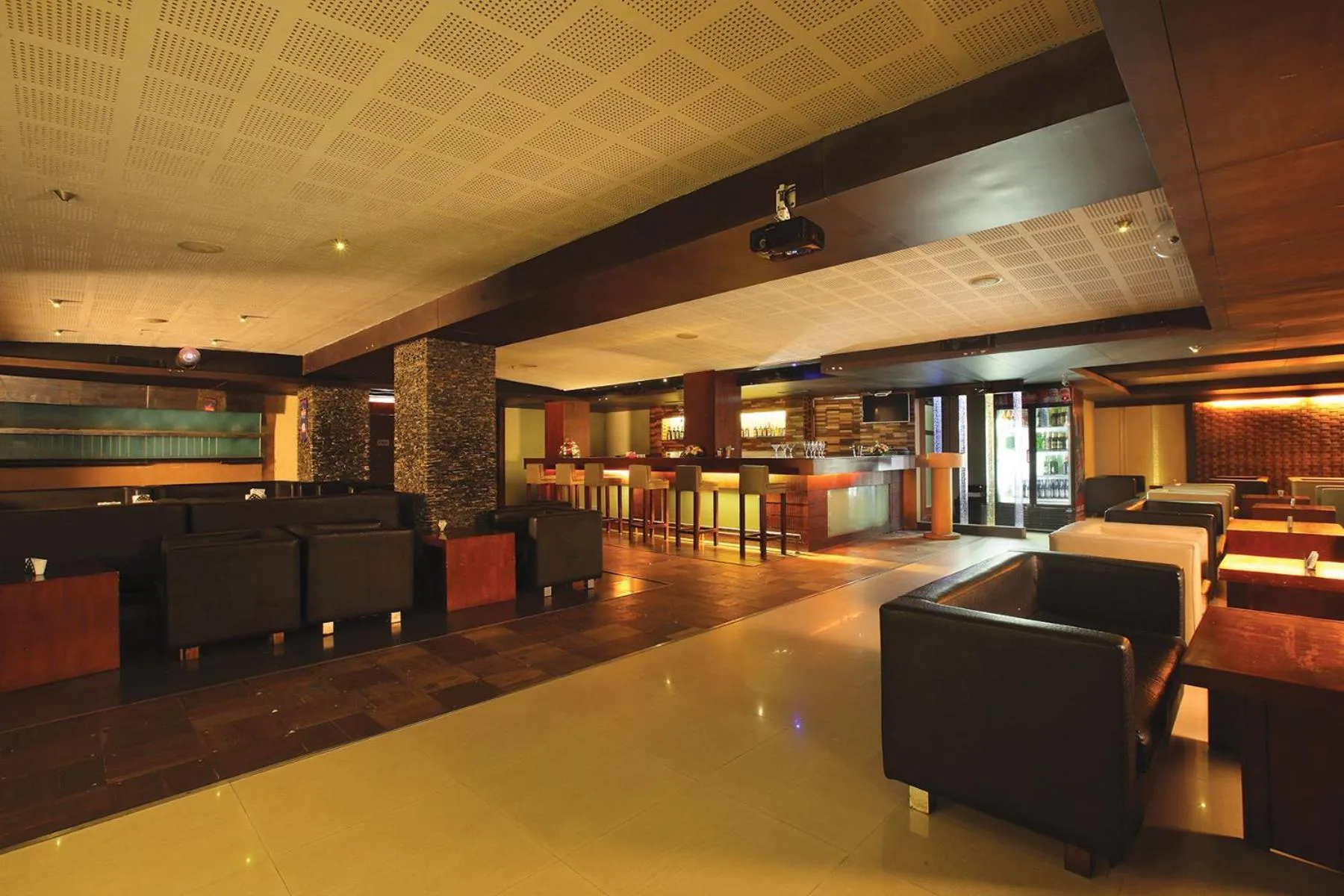 Restaurant/places to eat in Hotel Park Residency, Kakkanad