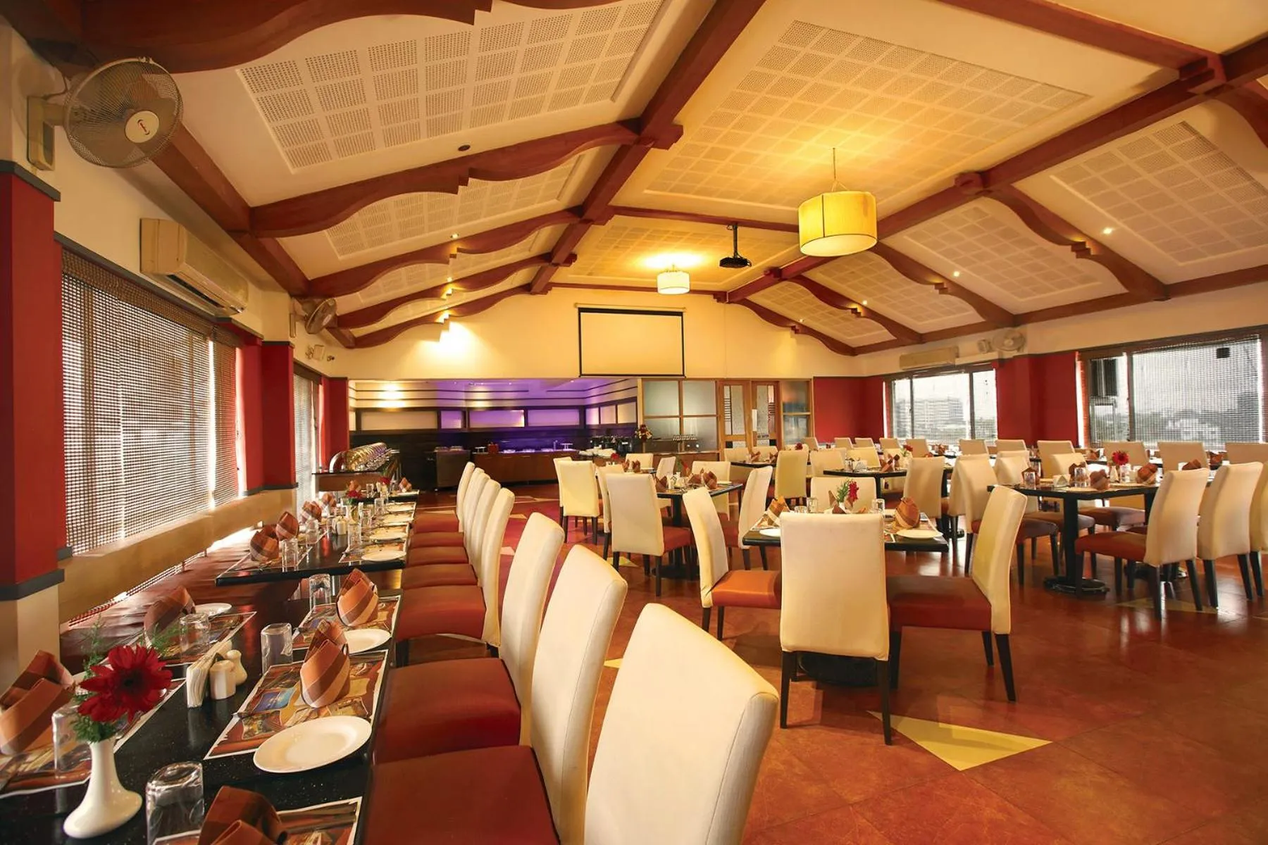 Restaurant/places to eat in Hotel Park Residency, Kakkanad