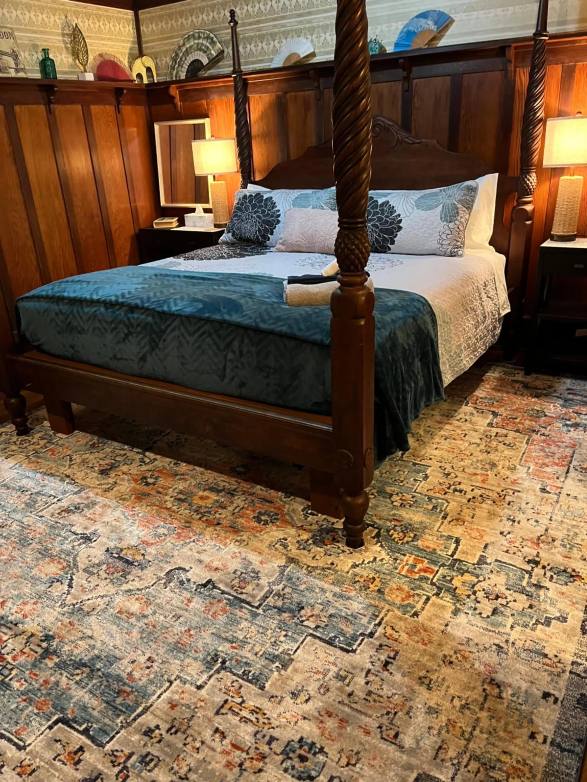 Bed in Hilo Bay Oceanfront Bed and Breakfast