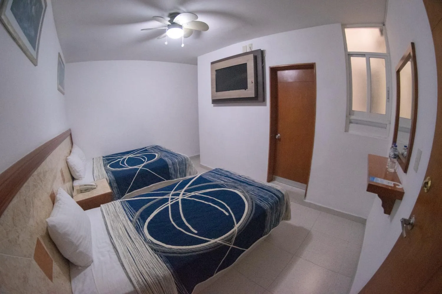 TV and multimedia in Hotel Niza Zona Piel