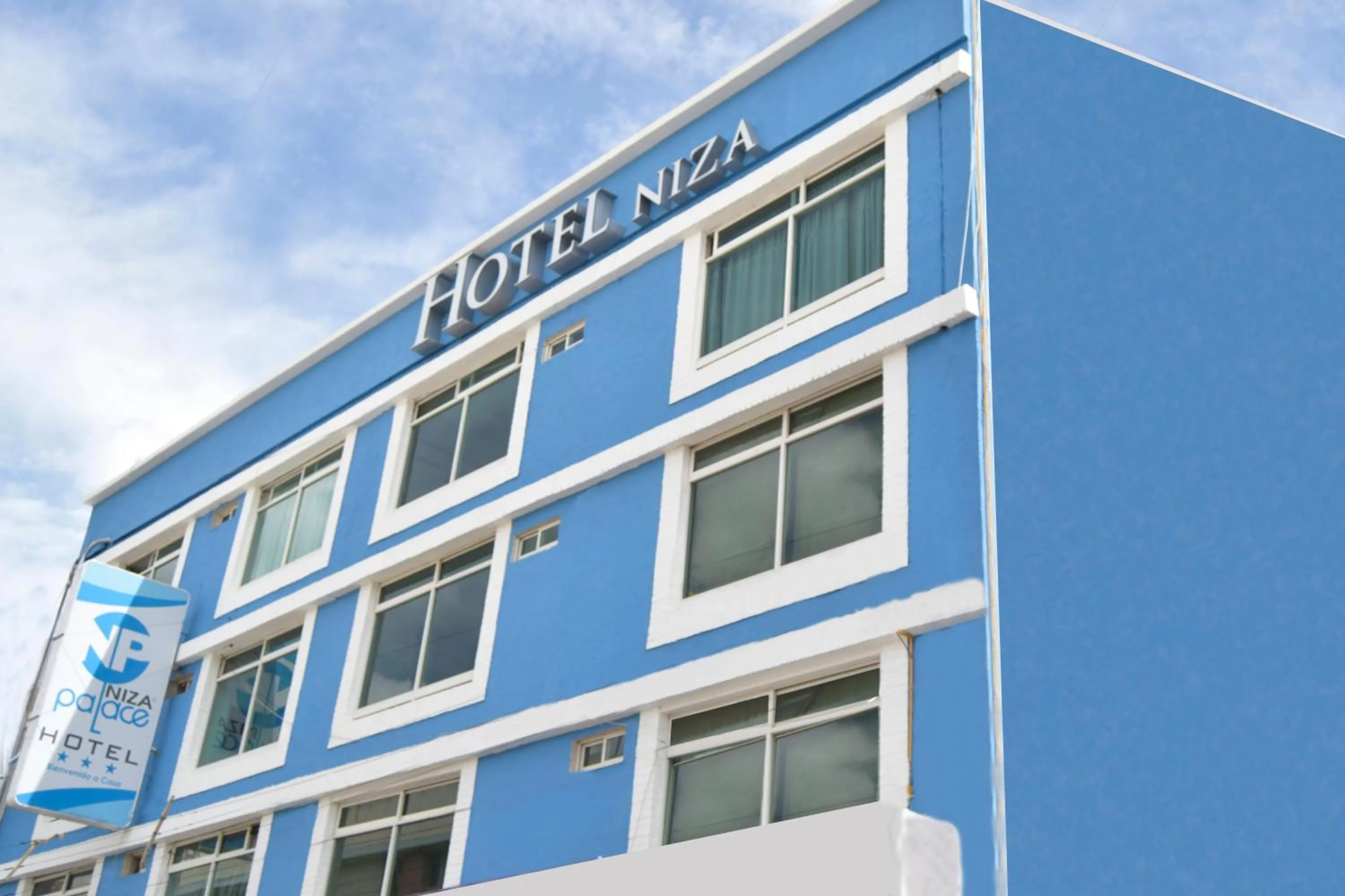 Property building in Hotel Niza Zona Piel