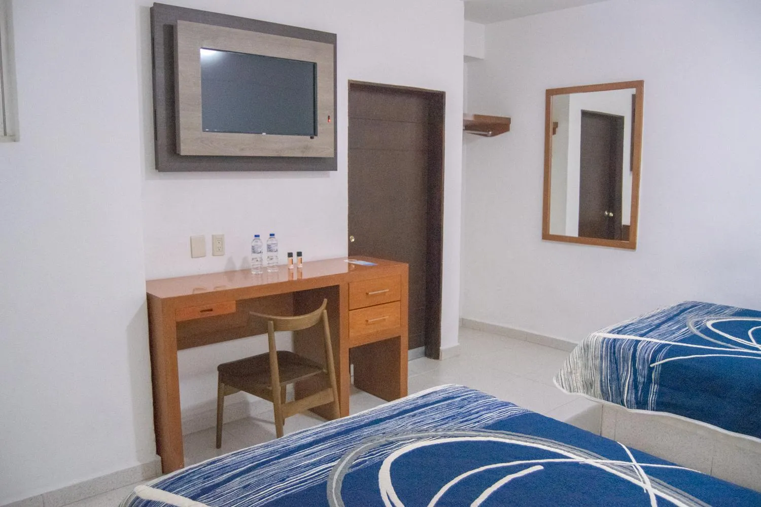 Photo of the whole room in Hotel Niza Zona Piel