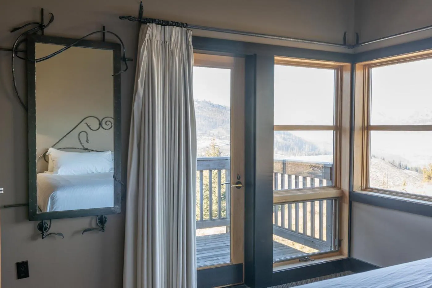 View (from property/room), Bed in Sun Mountain Lodge