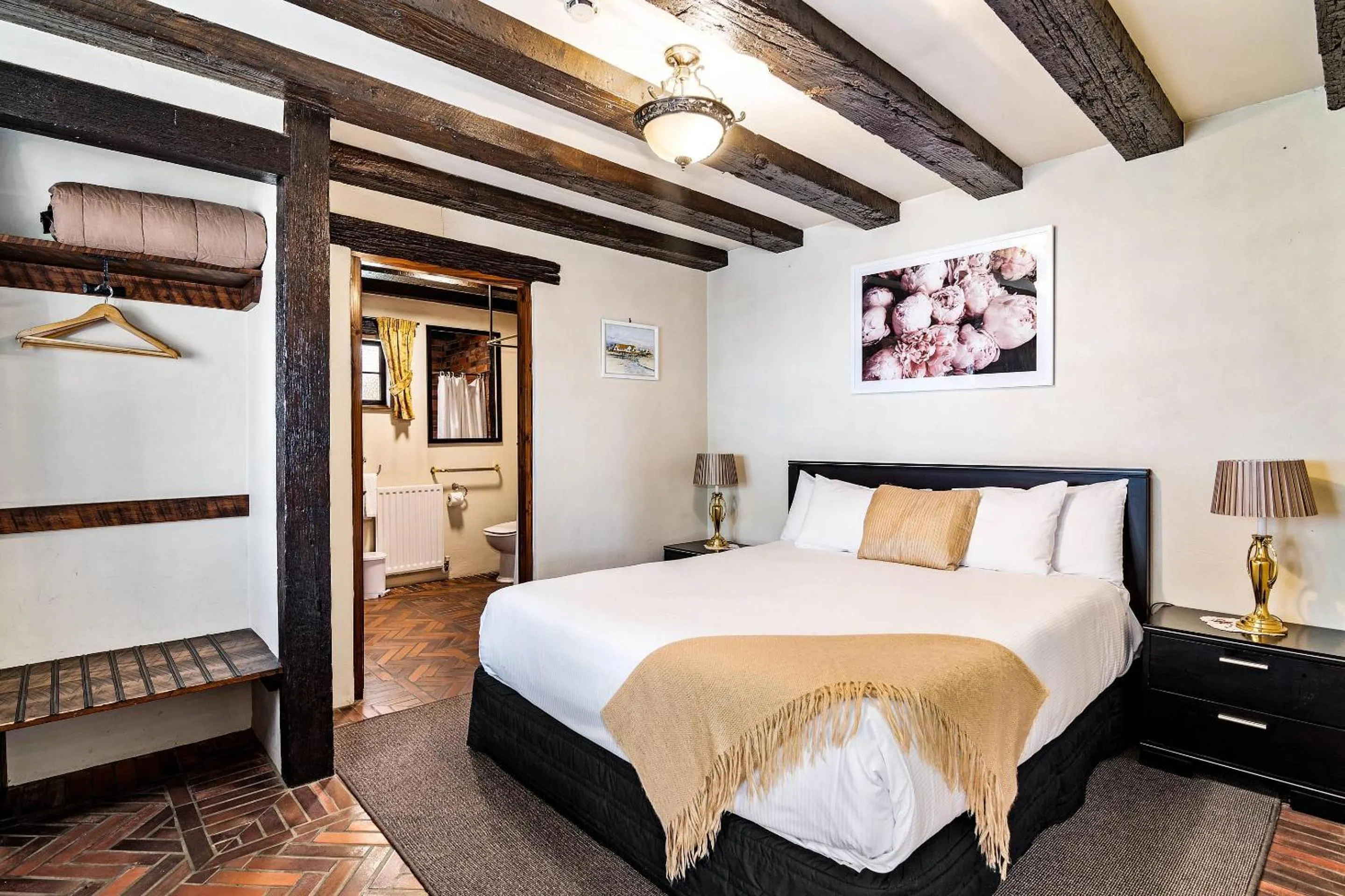 Bedroom, Bed in The Honest Lawyer, an Ascend Collection Hotel