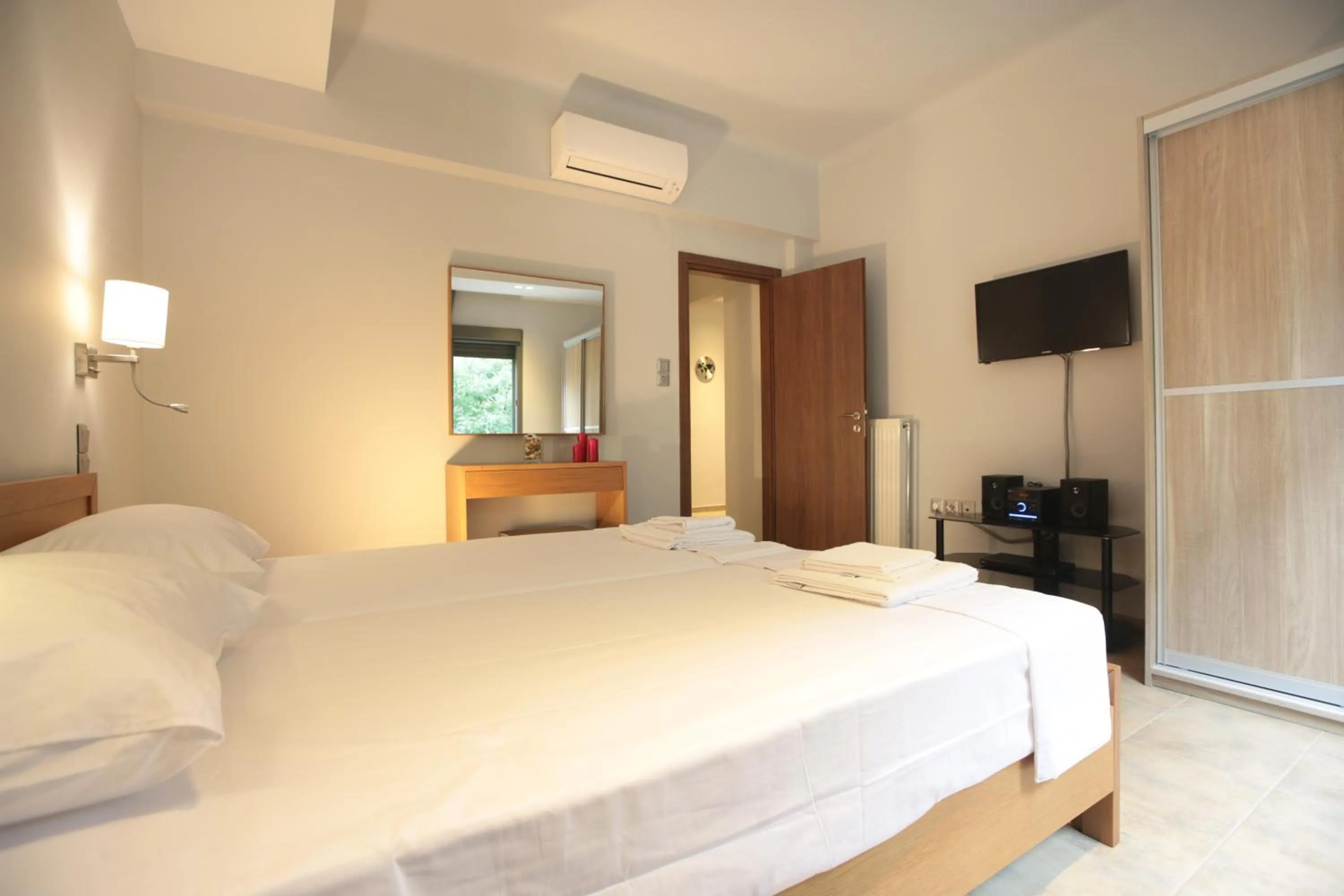 Bedroom, Bed in Meni Apartments