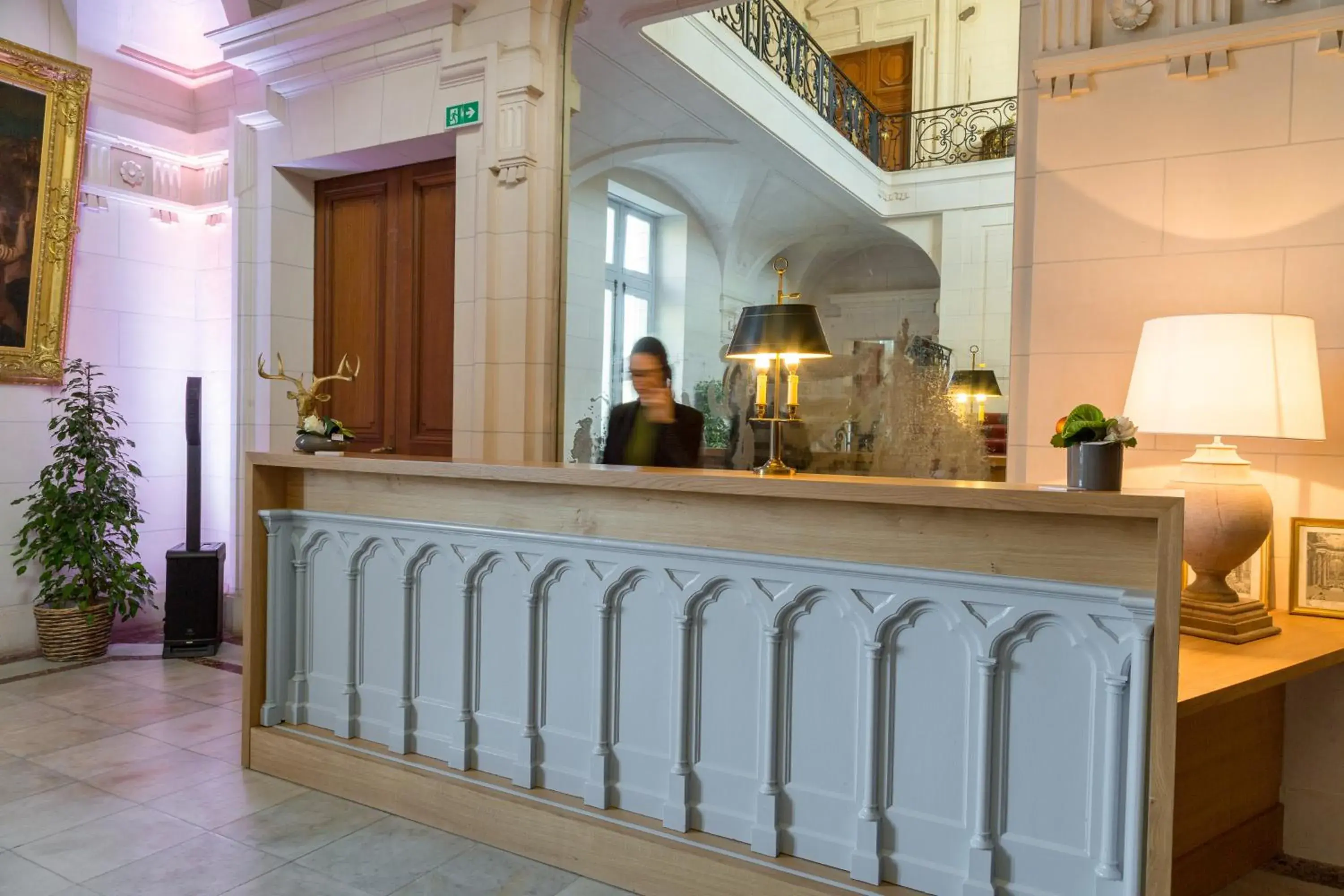 Lobby or reception in The Originals le Château de Dissay Poitiers Lobby or reception in The Originals le Château de Dissay Poitiers