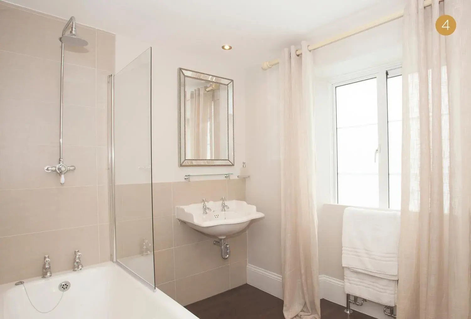 Twin Room with Private External Bathroom in Victoria House Twin Room with Private External Bathroom in Victoria House