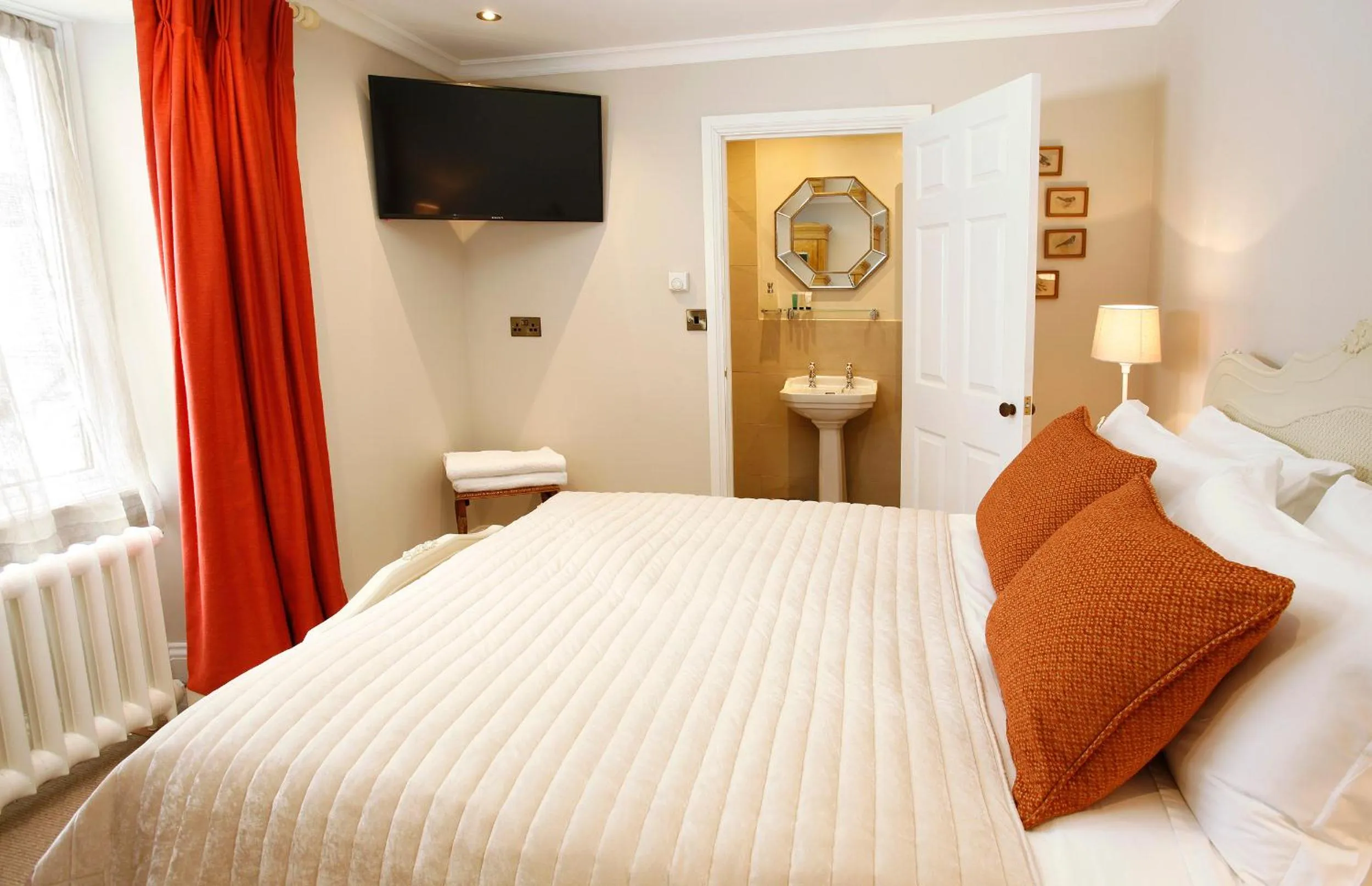 Bed in Victoria House