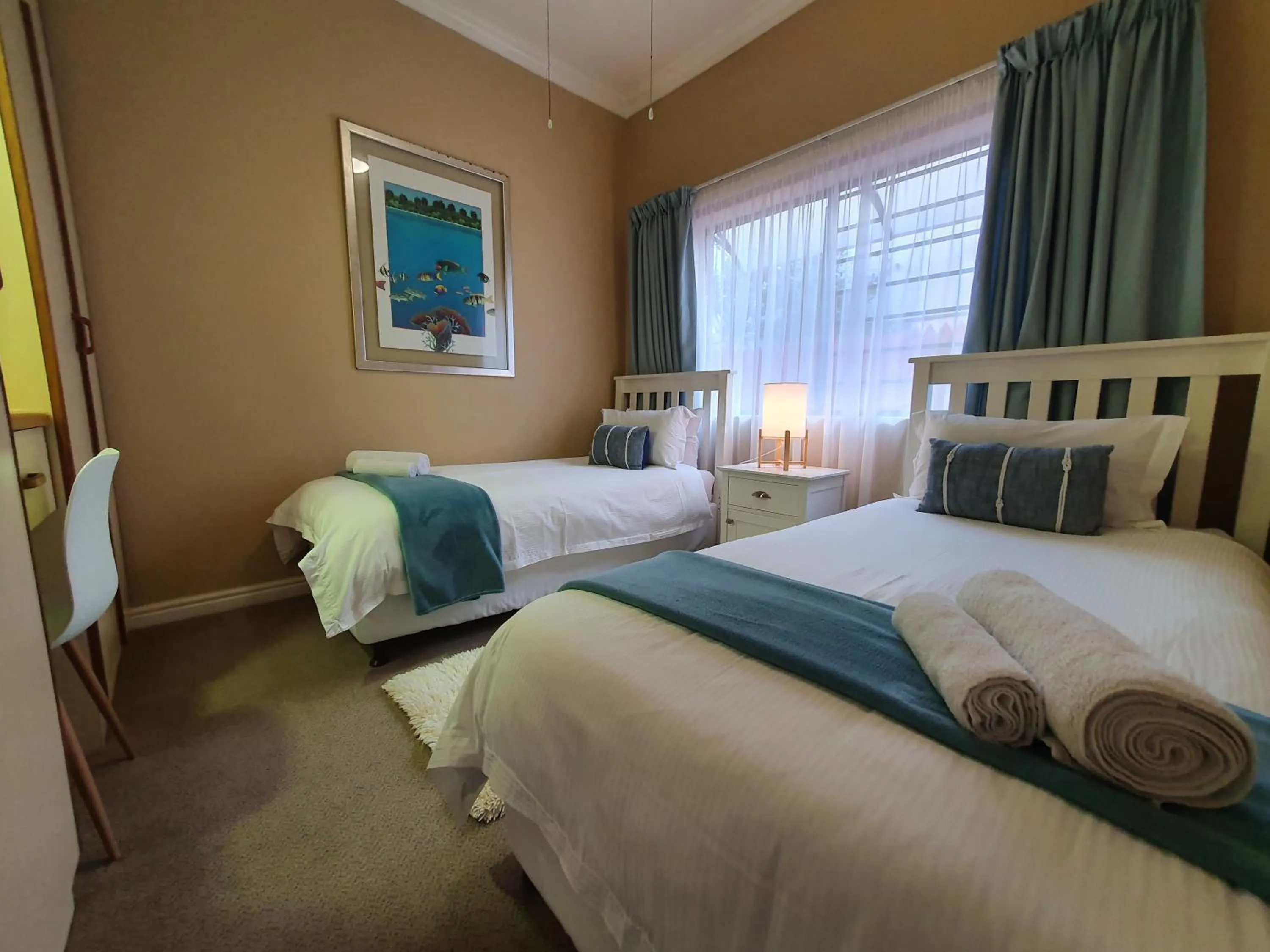 Bedroom, Bed in The Gull