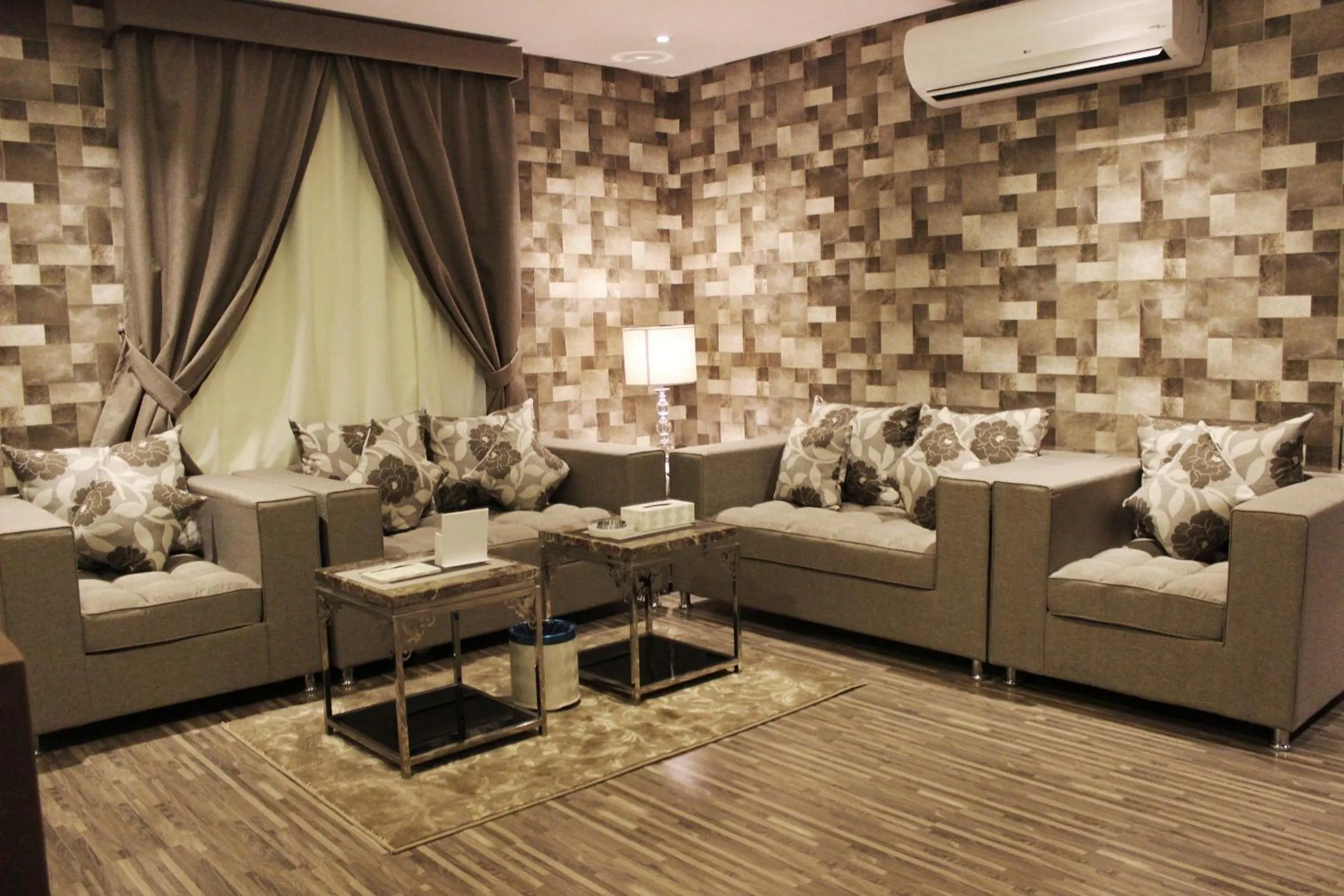 Deluxe King Suite in Elite Suites hotel - almalqa